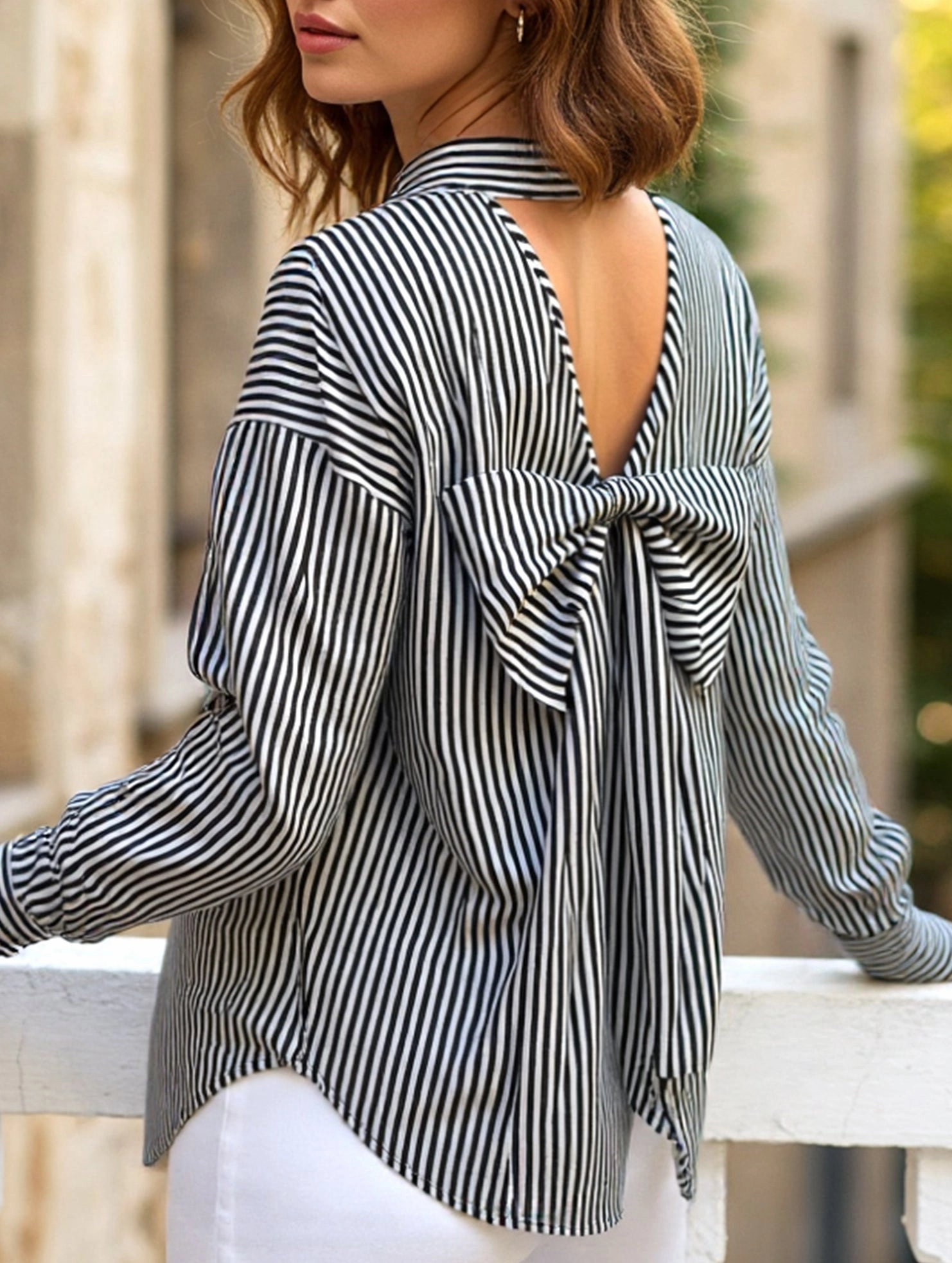 FlexibleSole A striped printed long-sleeved shirt with a bow