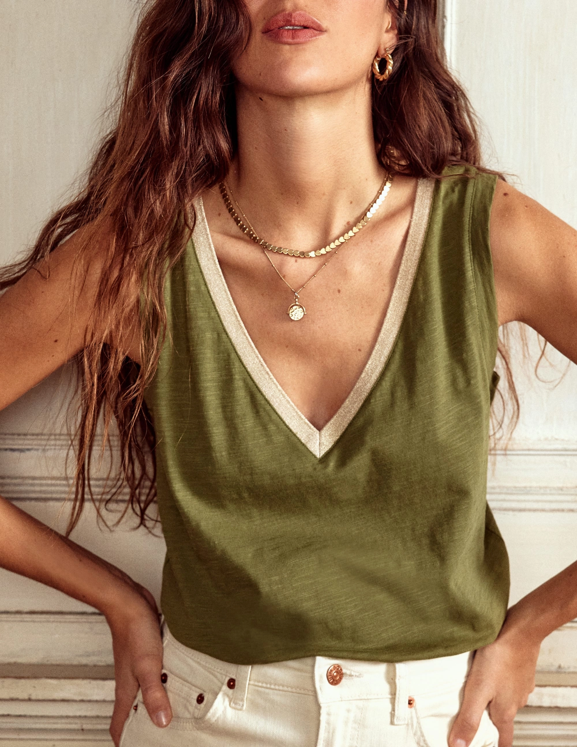 FlexibleCollar Metallic Trim V Neck Vest-Mayfly