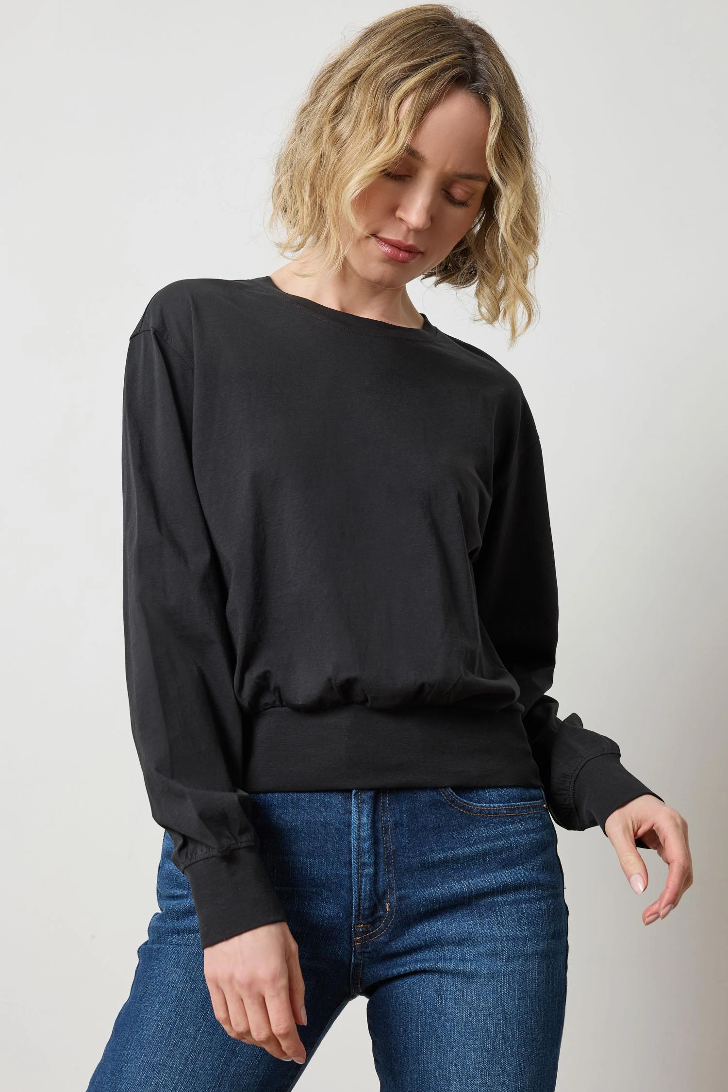 Ribbed Trim Easy Crew Shirt in Black Elasticized Waistband