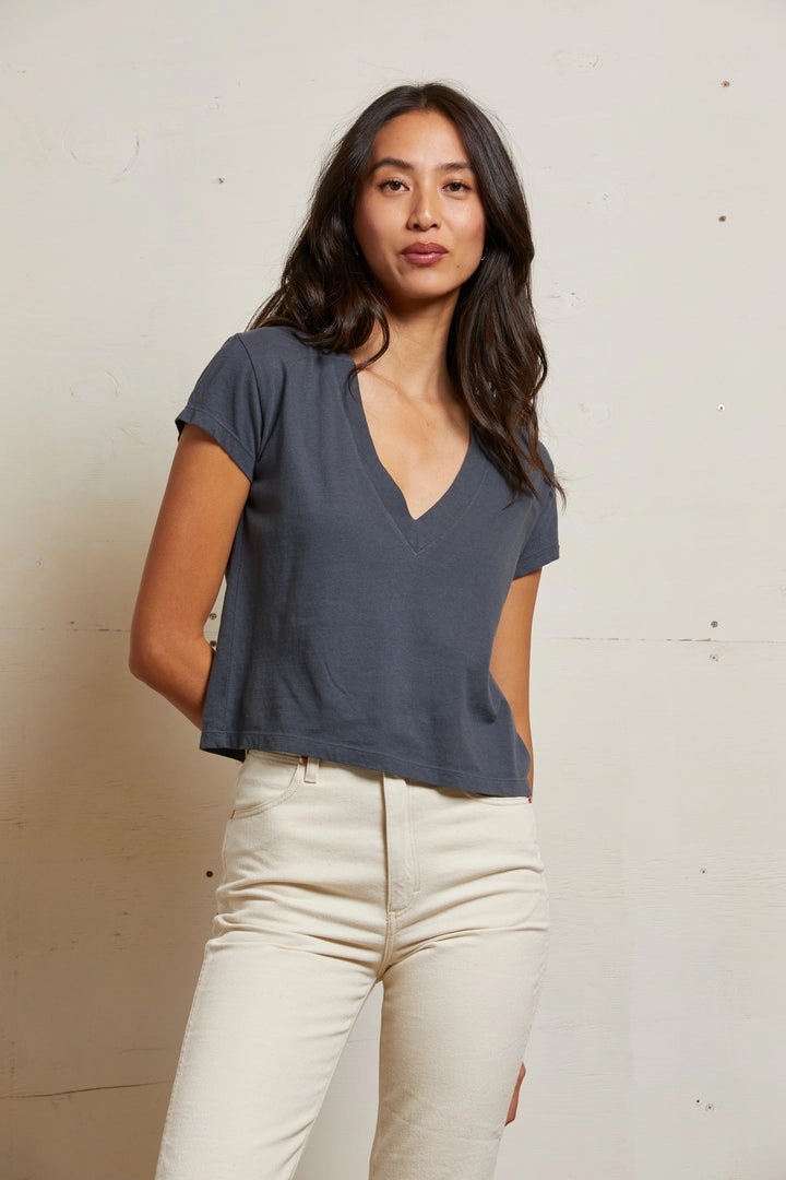 FlexibleKnit VentilatedBackPanel Alanis Recycled Cotton V-Neck Tee in Night