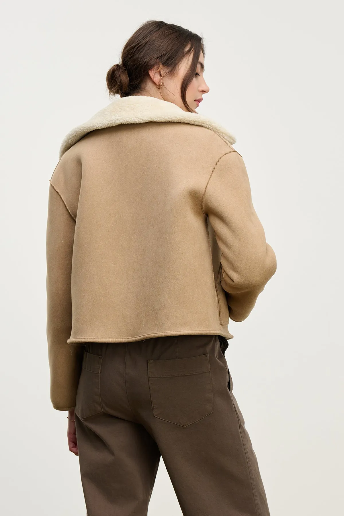 Active Design Chic Look Amara Reversible Sherpa Jacket in Sand