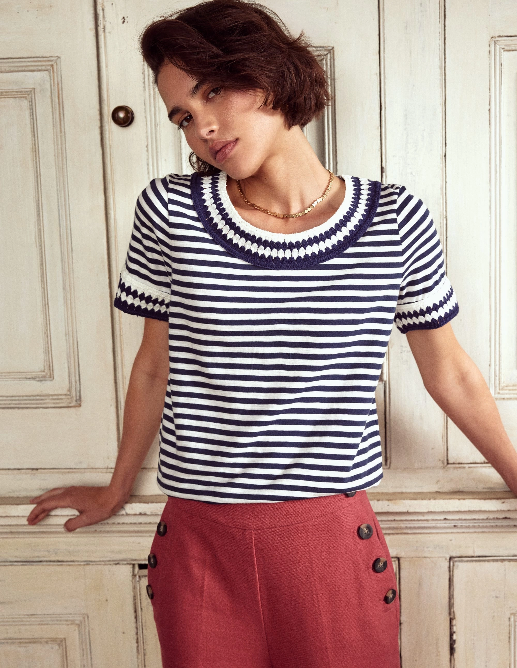 Flexible Knit Blend Flexible Design Fae Crochet T-shirt-Ivory, Navy