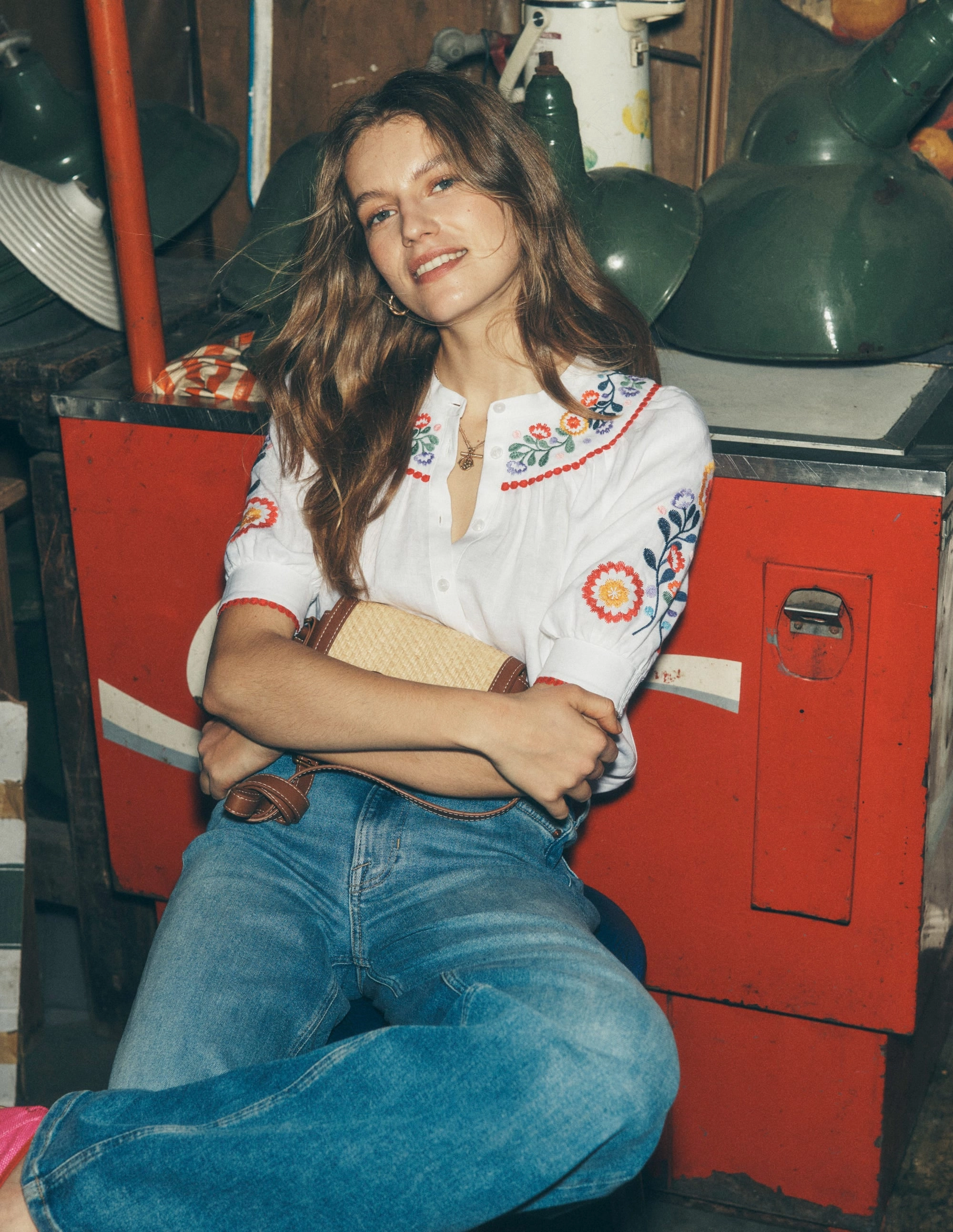 Bea Linen Top-White, Embroidery TaglessCollars