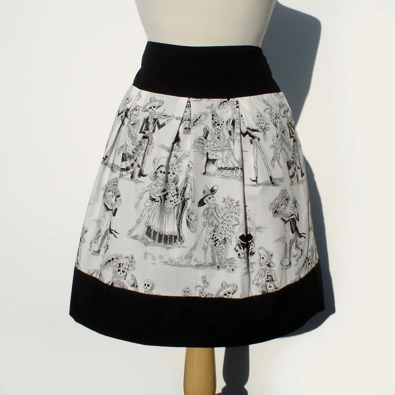 Street Style Hidden pockets Black and White Catrina Skulls Day of the Dead Skirt #S-RS720
