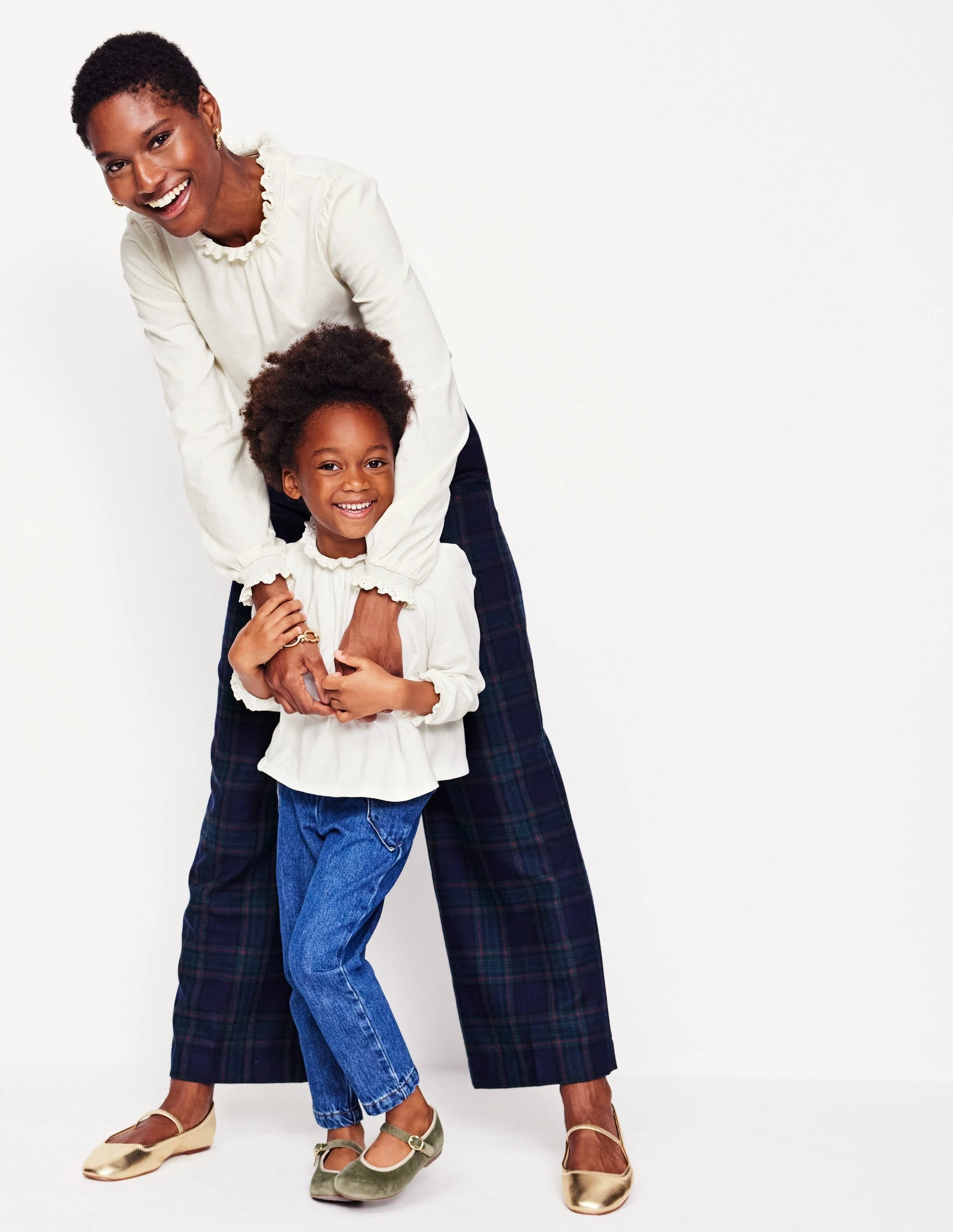 AntiPill Surface MoistureManagementSystem Broderie Smock Neck Top-Ivory