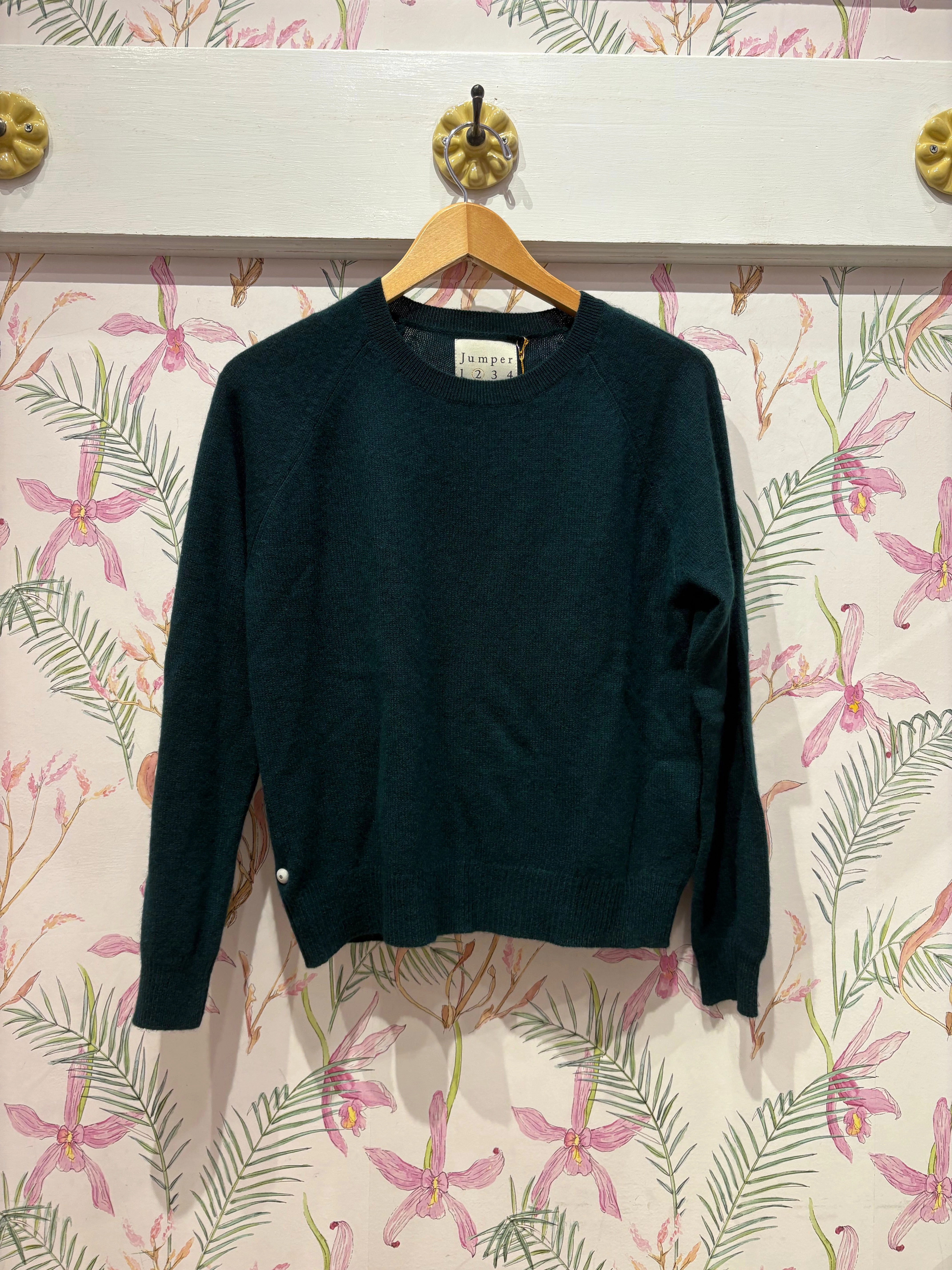 Cashmere Crop Crew in Sacramento Stretchy Top AdvancedAirflowChannels