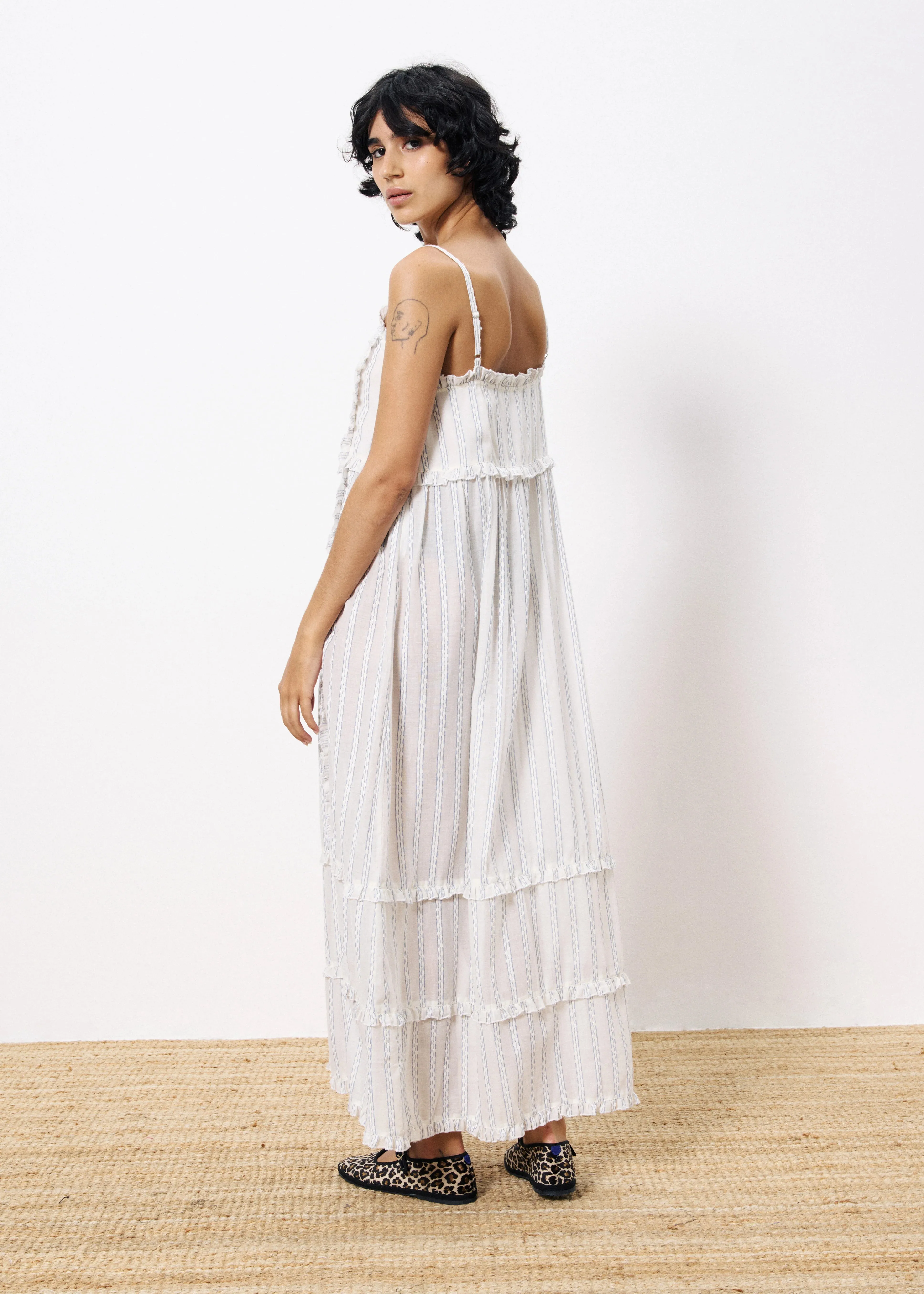 Hip-Flattering Edge Shape CLIO WHITE MAXI DRESS