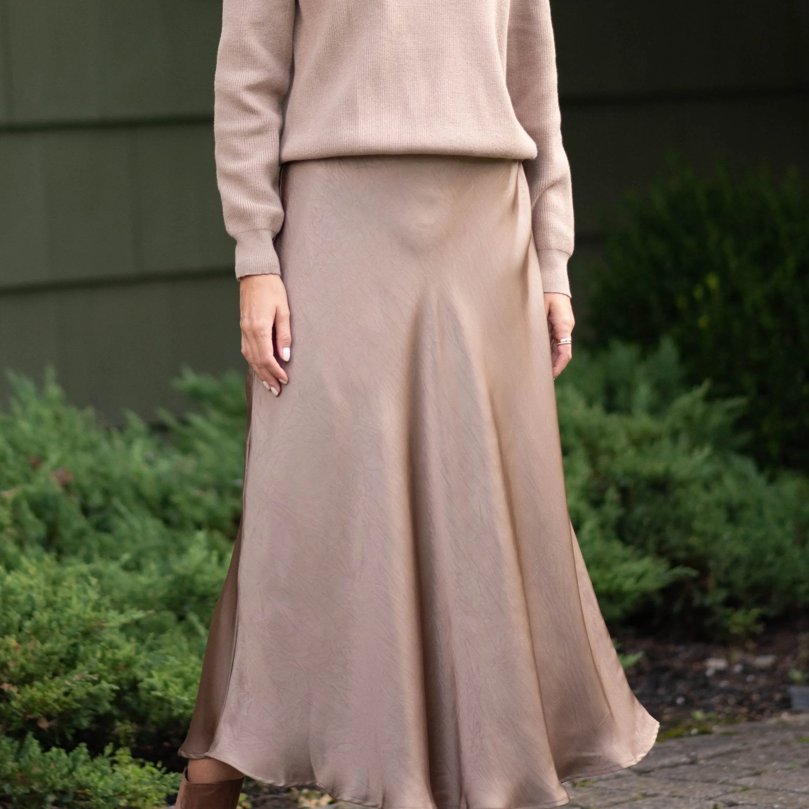 Crinkle Slip Skirt | Camel Flattering Fit Wear