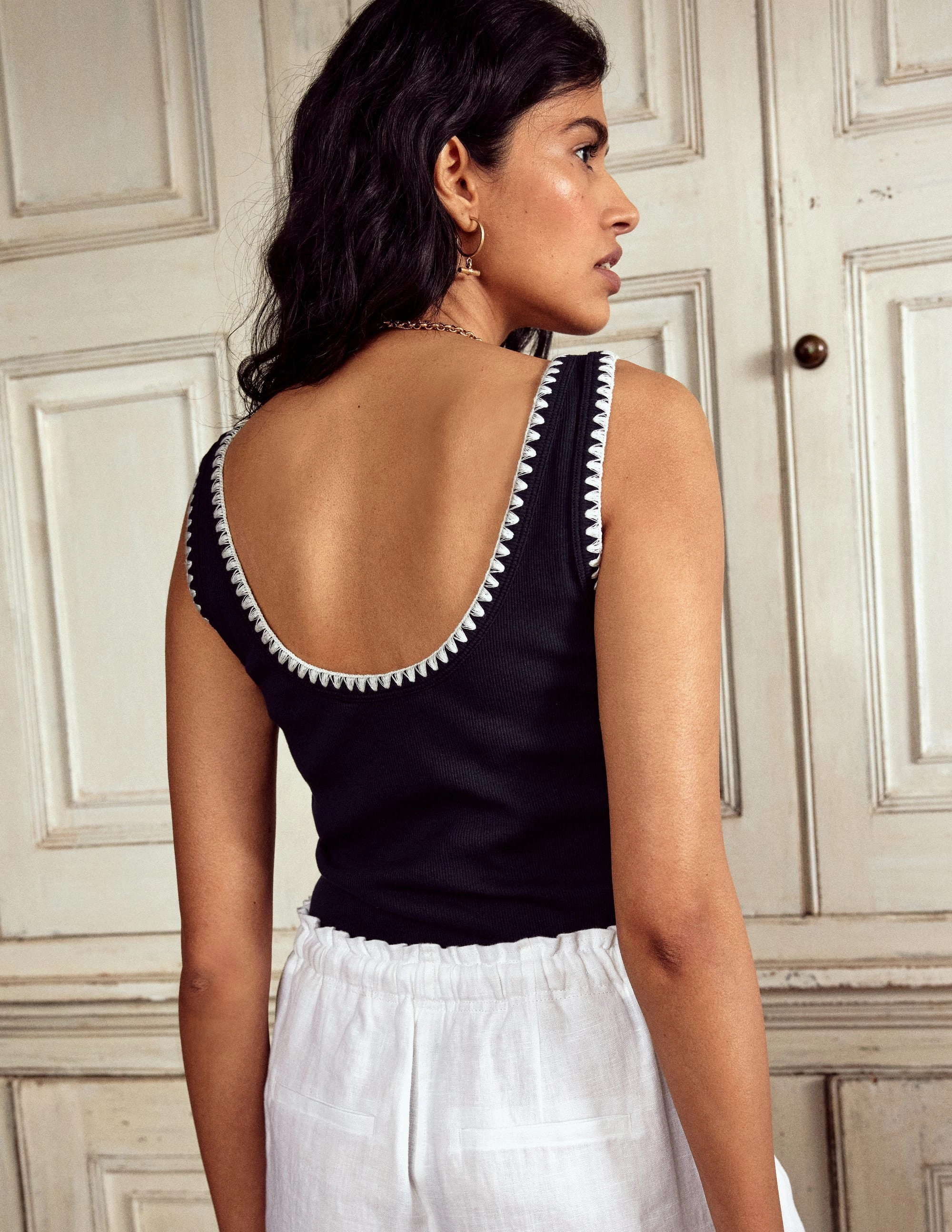 Stretchable Material Eco Friendly Material Crochet Trim Scoop Neck Vest-Navy