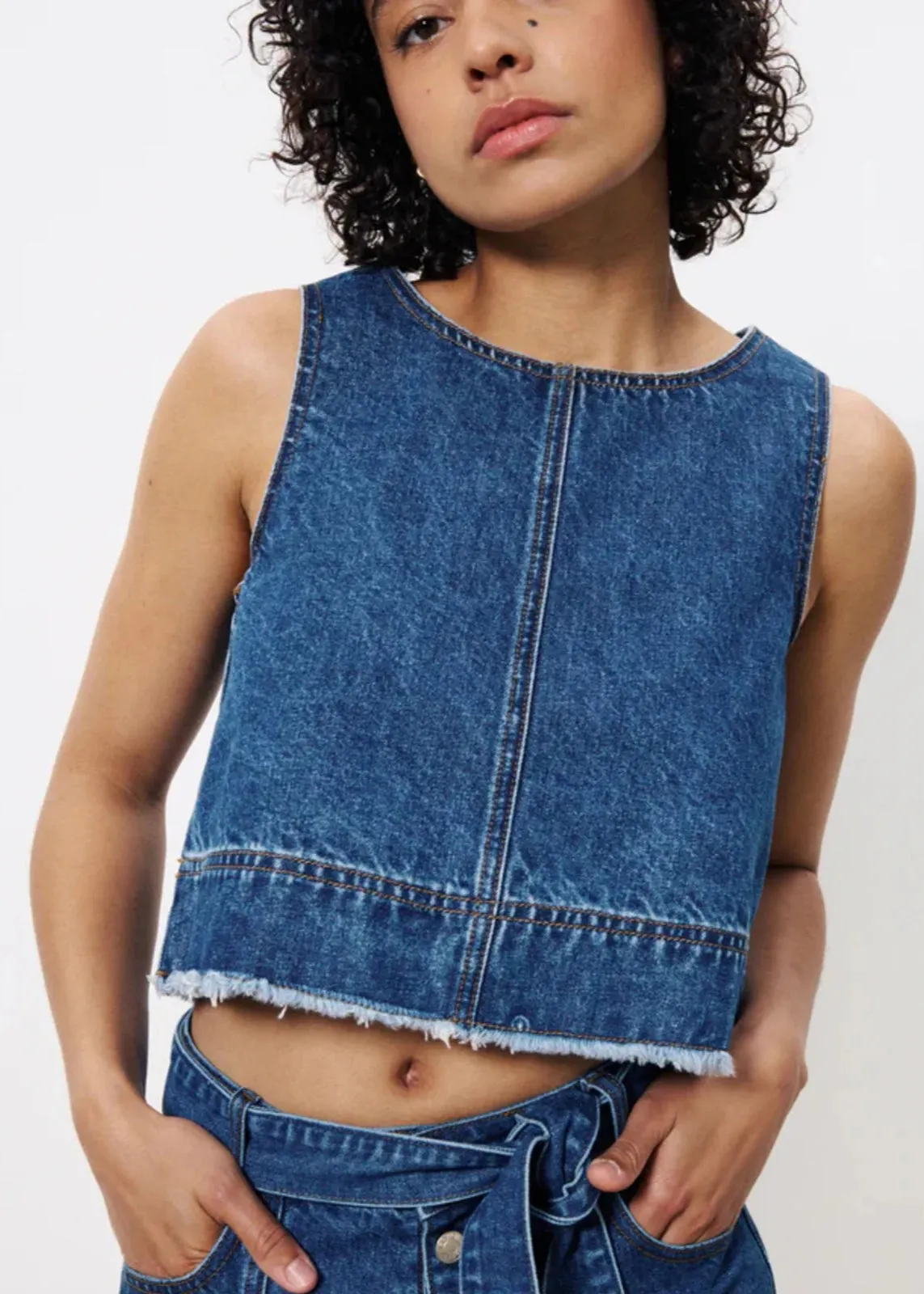 DAFNE DENIM CROP TOP OdorResistant Layered Ply Construction