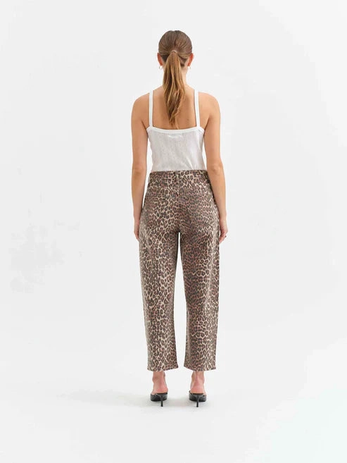 Adaptable Design Daze Denim Westward Barrel Leg in Cool Cat