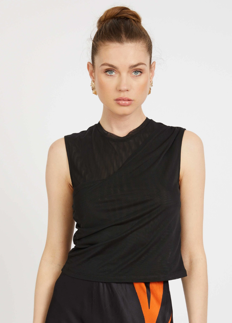 Curved Hem Devi Top in Black