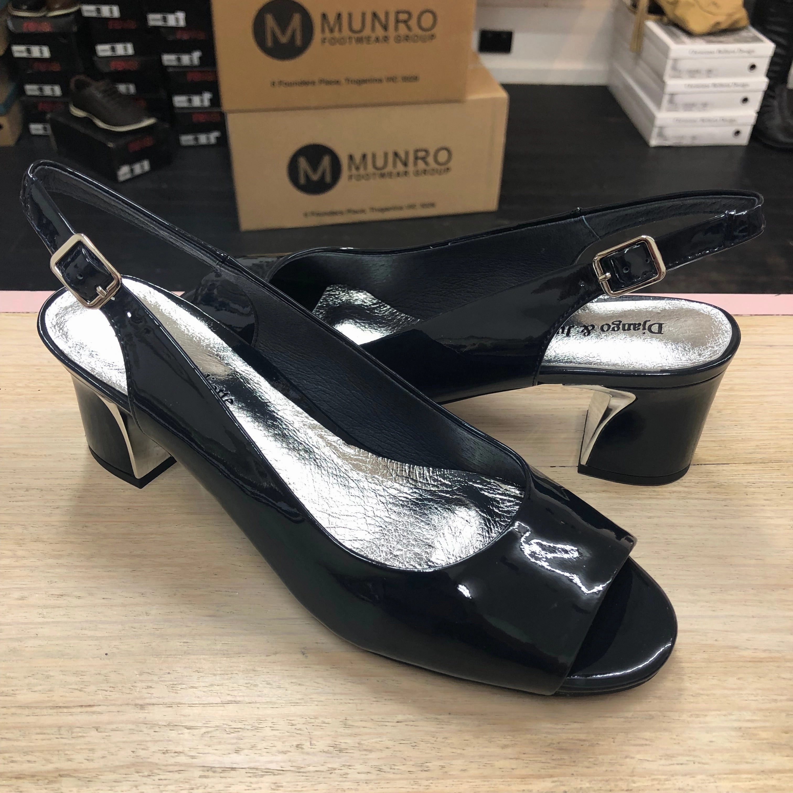 Django & Juliette ~ Jianas Patent Navy ~ Patent Ivory ~ Leather