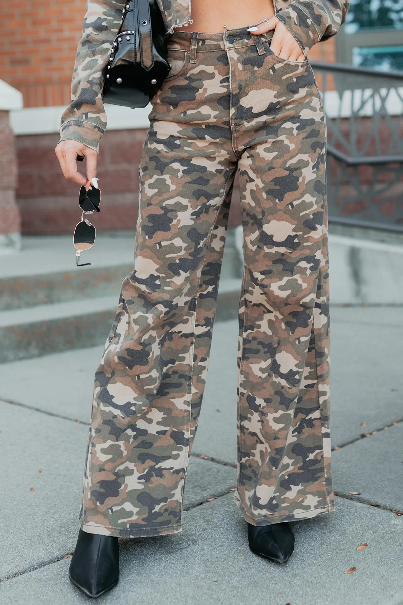 Douglas High Rise Wide Leg Cello Jeans (Camo) Routine Style Easy Match