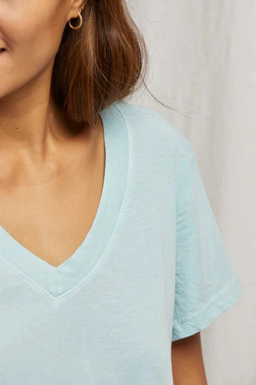 Hendrix Tee in Iced Aqua Flexible Hemline