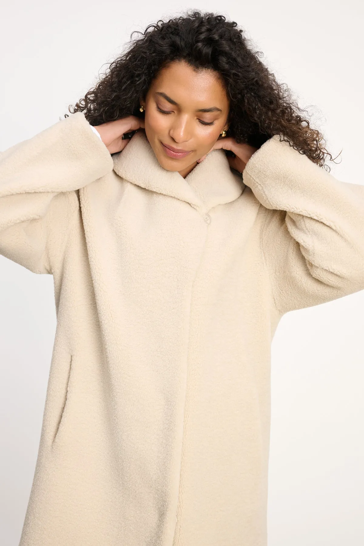 Eleanor Sherpa Jacket in Sand UVProtection