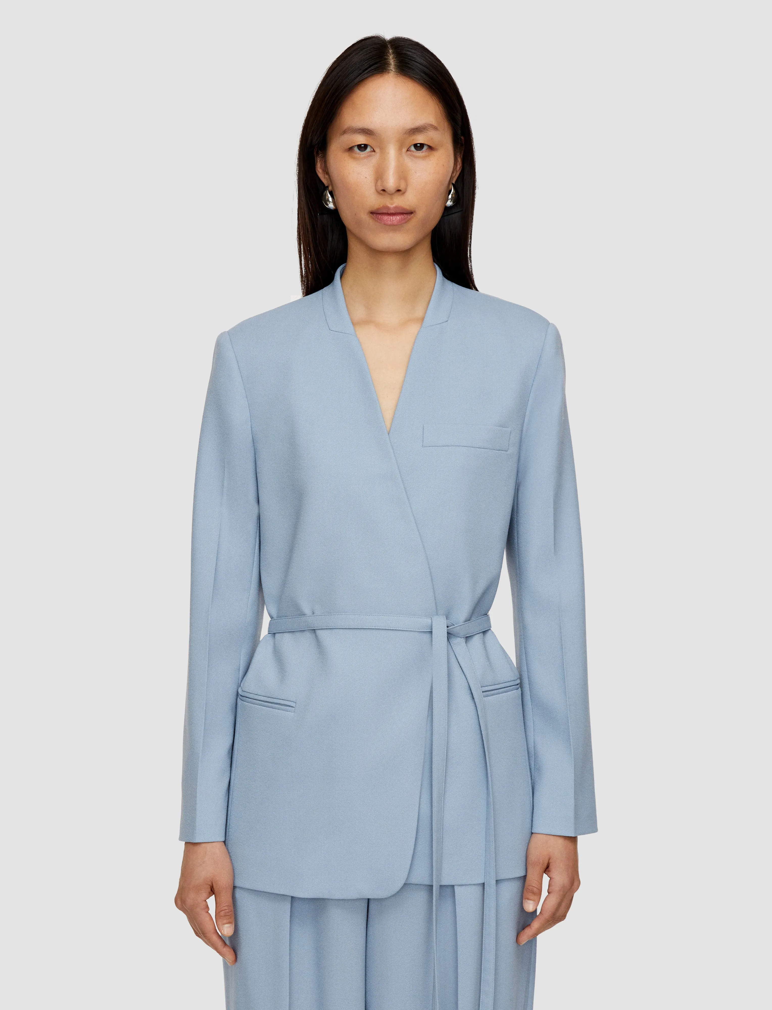 Victor Tailoring Crepe Jacket suitable for casual gatherings