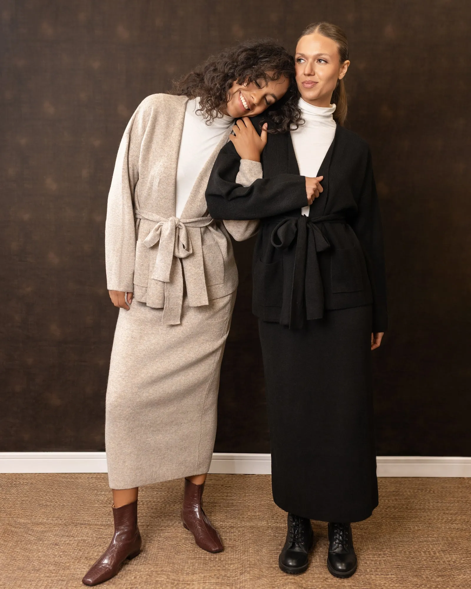 Belted Knit set | Black Applique-Detail Smooth Shape