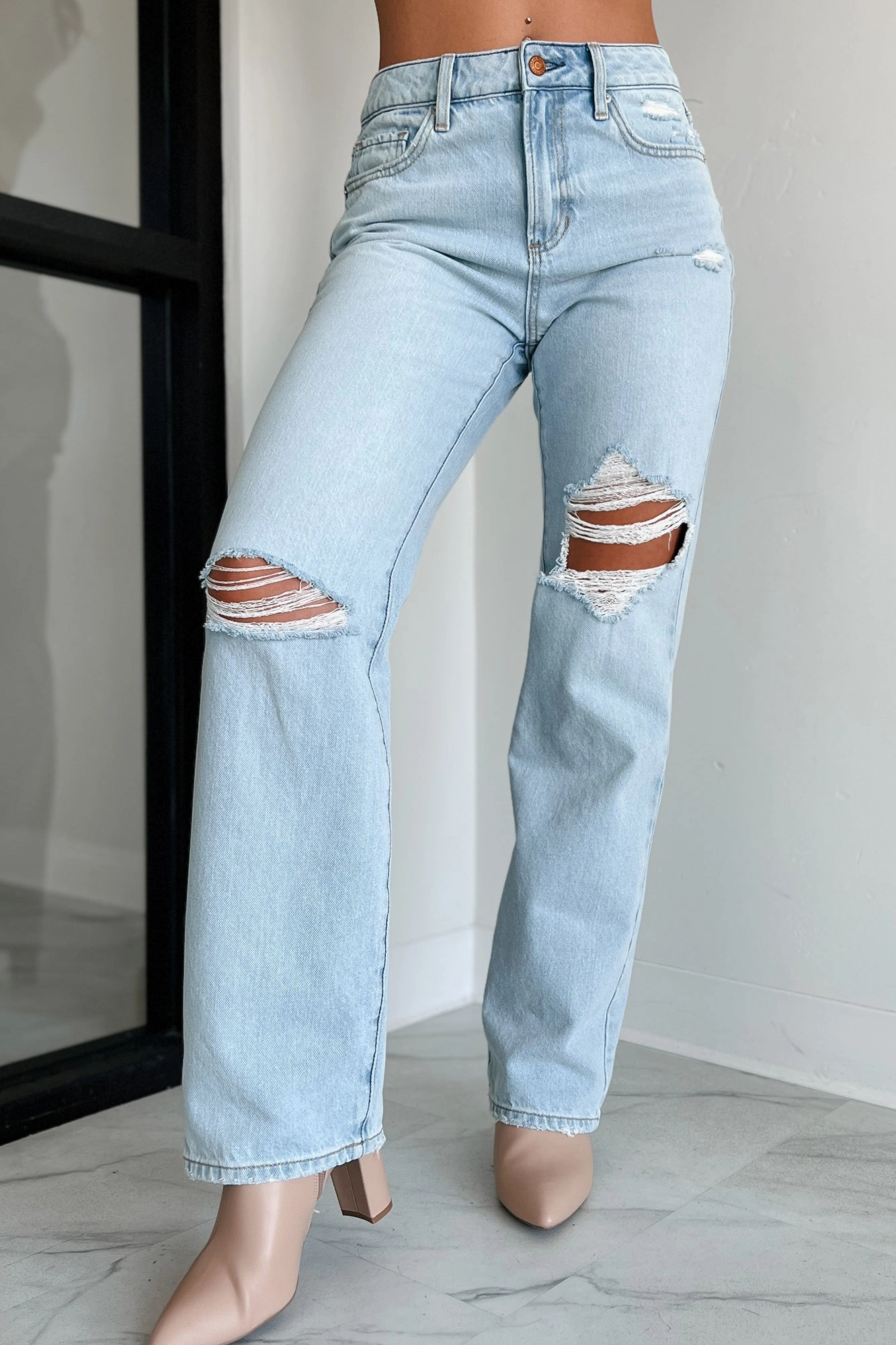 Everyday Motion Street Fashion Breathable Atticus High Rise Distressed Sneak Peak Straight Leg Jeans (Light)
