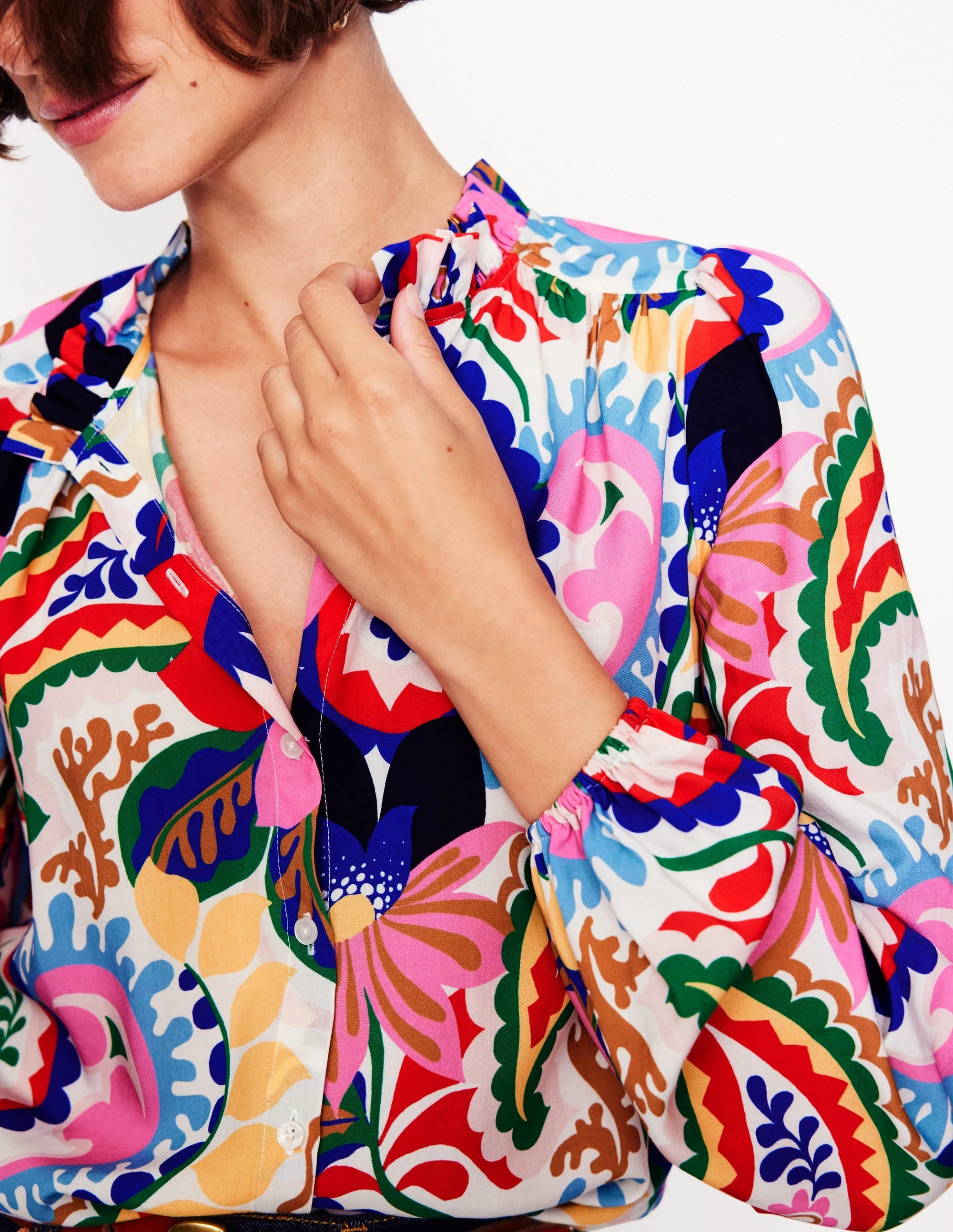 BoxySilhouette BoxyCrop Ruffle Collar Blouse-Ivory, Botanical Paisley