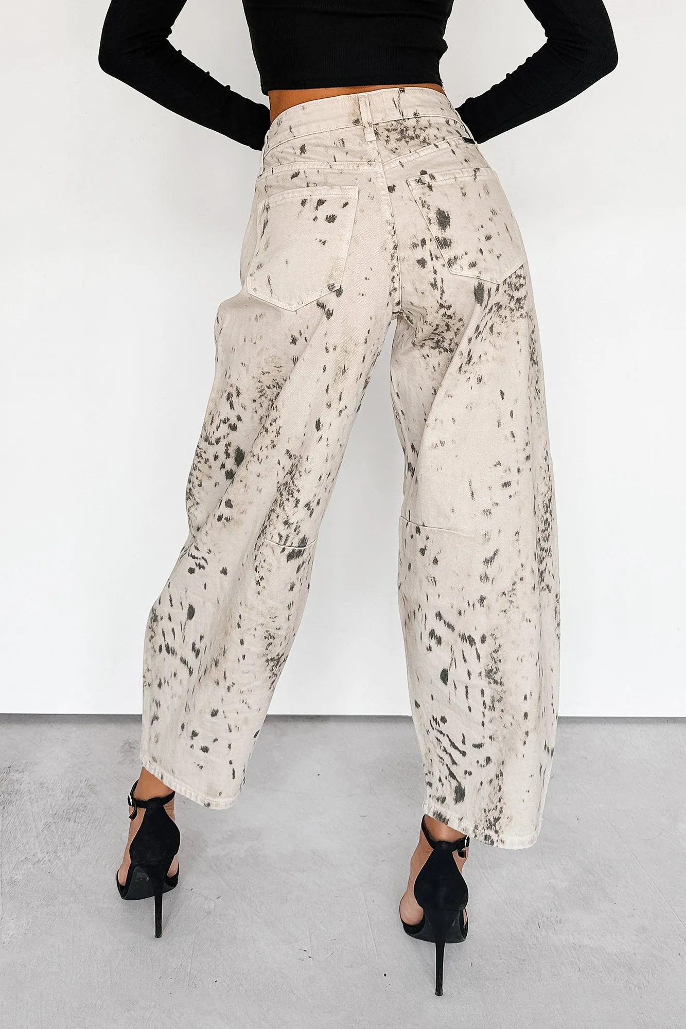 Zane High Rise Printed Barrel Kancan Jeans (Beige/Black) Stretch Waistband Design VentedBack