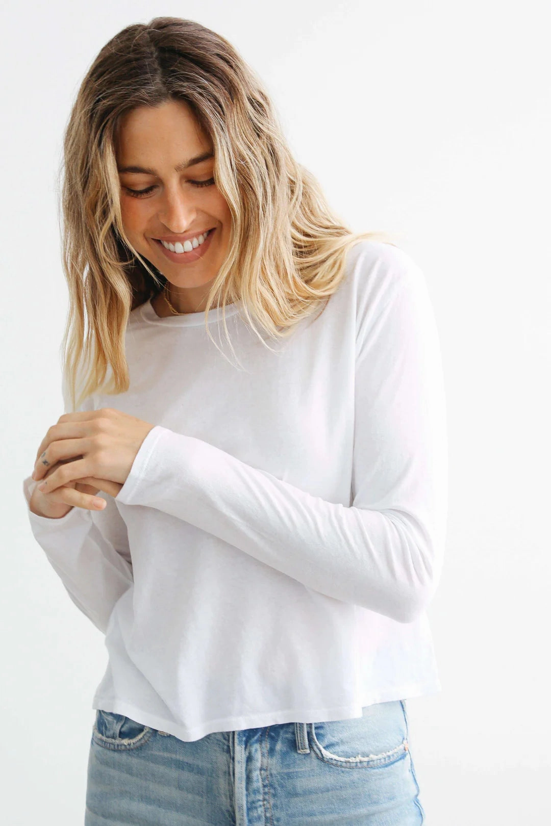 Axel Long Sleeve Boxy Crew Tee in White Active Blouse Basic Sweatshirt