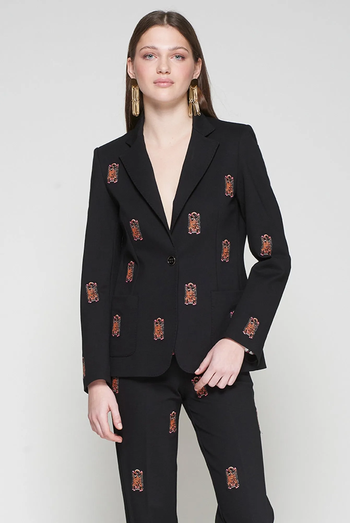 Curved Hemline Gadea Embroidered Blazer in Punto Roma Black