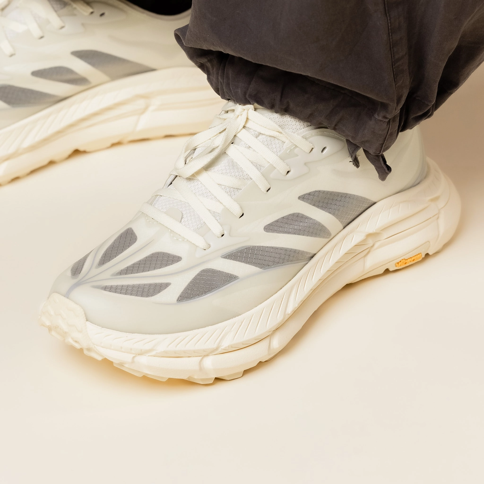 Hoka - Mafate Speed 4 Lite - Truffle Salt / Vintage Yellow