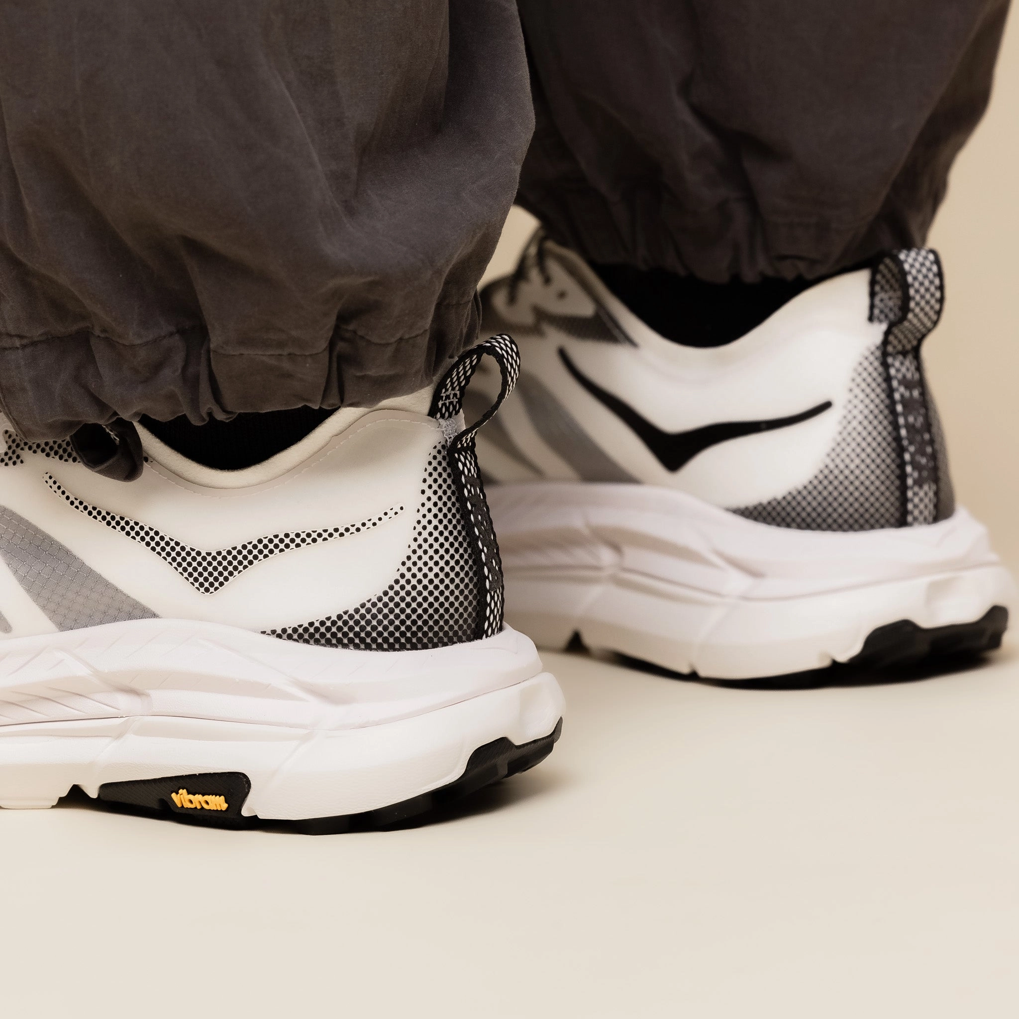 Hoka - Stealth Tech Mafate Speed 4 Lite - White / Black