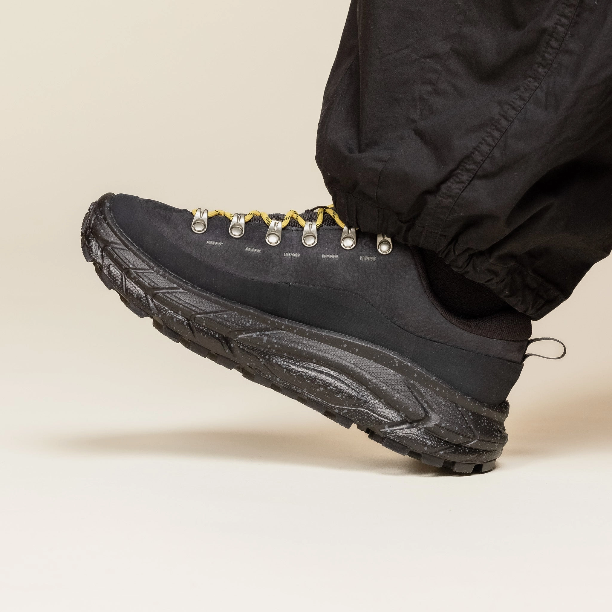 Hoka - Tor Summit Hiking Shoe - Black