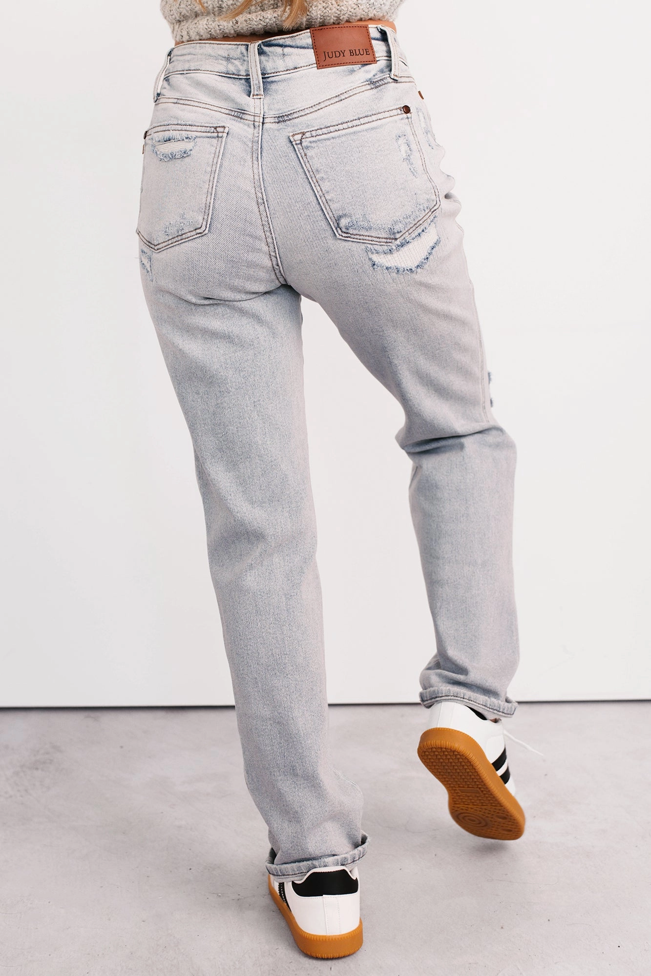 Durable Fabric Fashion Forward Meadow Mid Rise Judy Blue Boyfriend Jeans (Light)