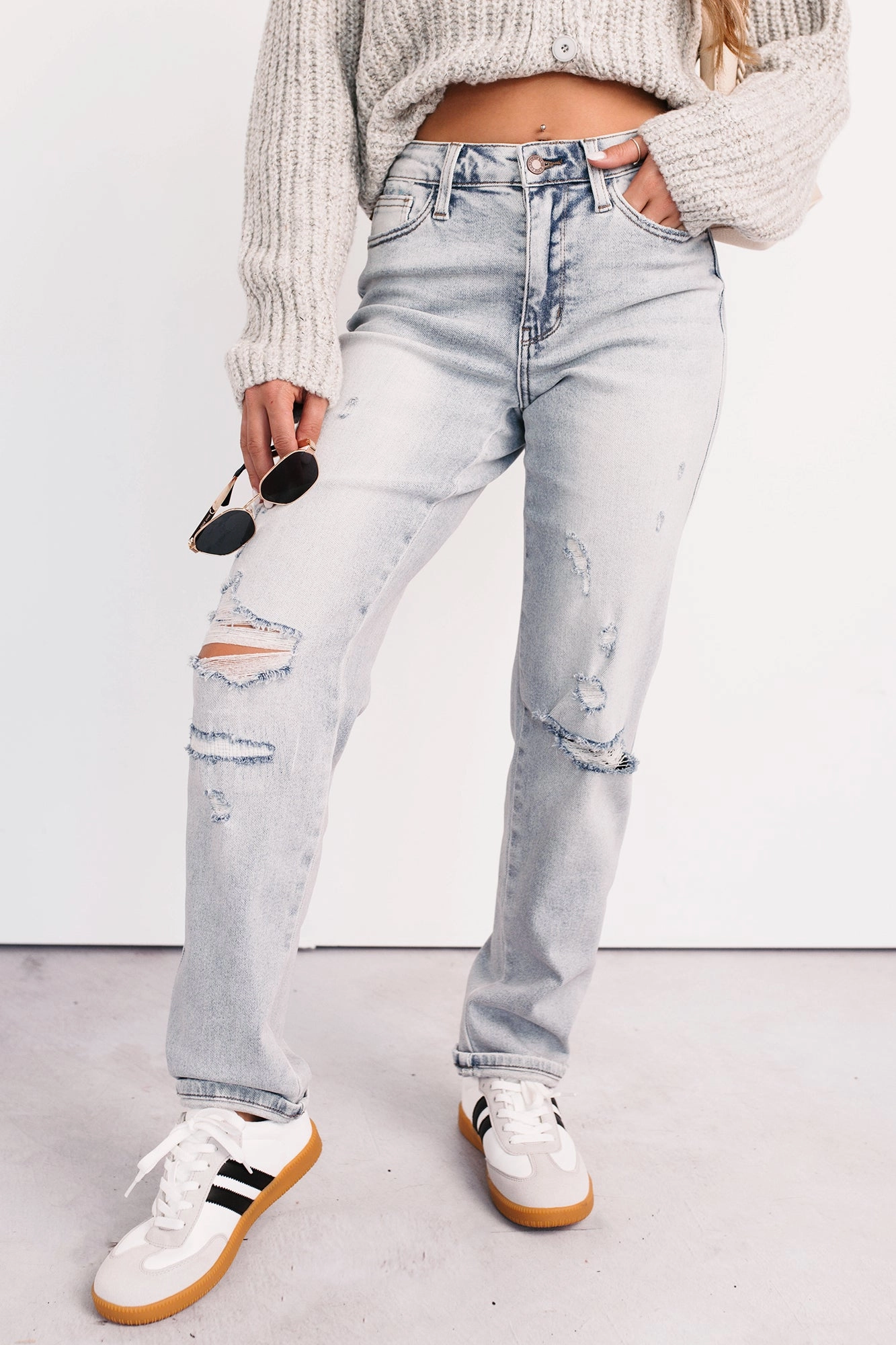 Pocket Reinforcement Tailored Silhouette Meadow Mid Rise Judy Blue Boyfriend Jeans (Light)