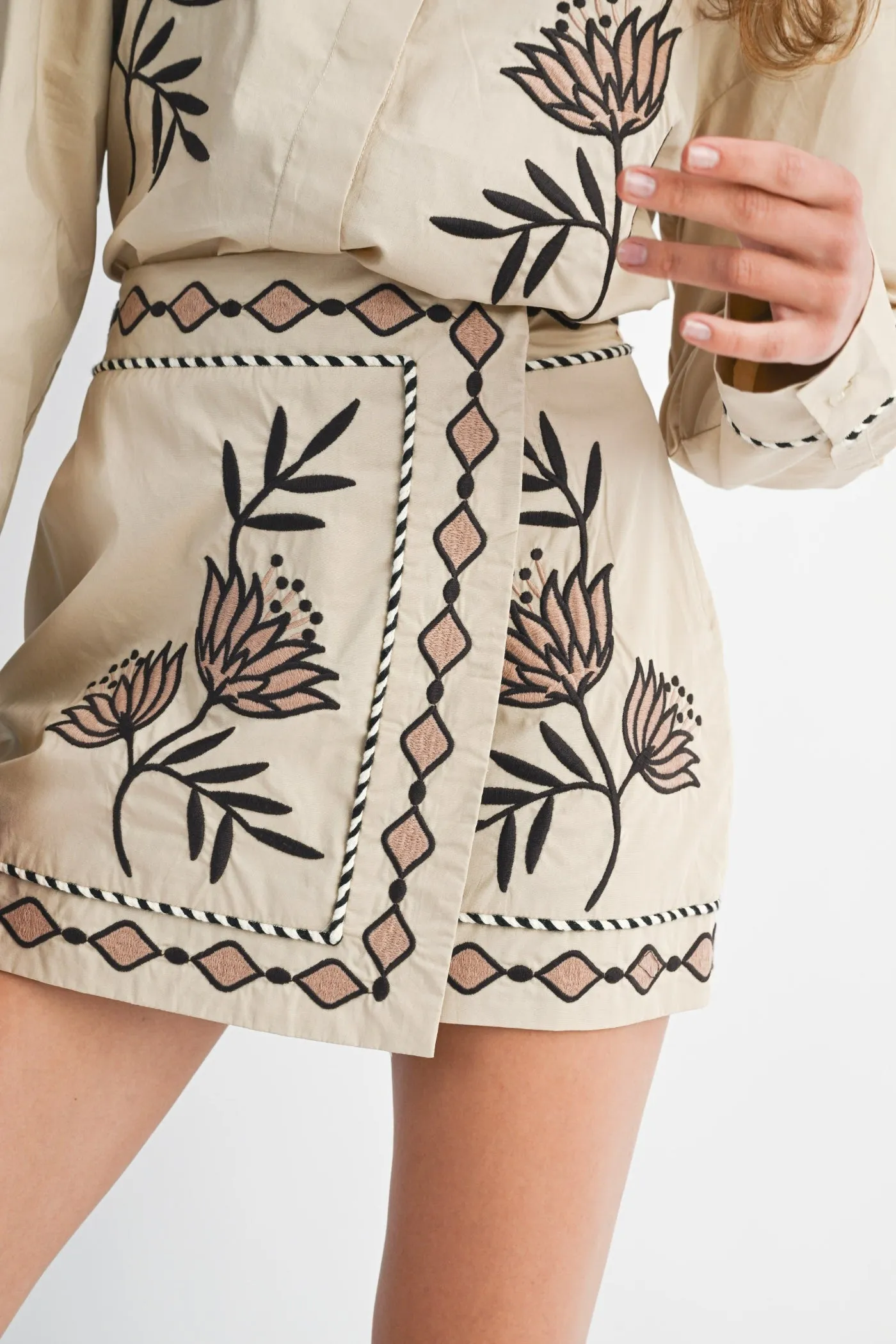JENNY EMBROIDERED MINI SKIRT Breathable Lining