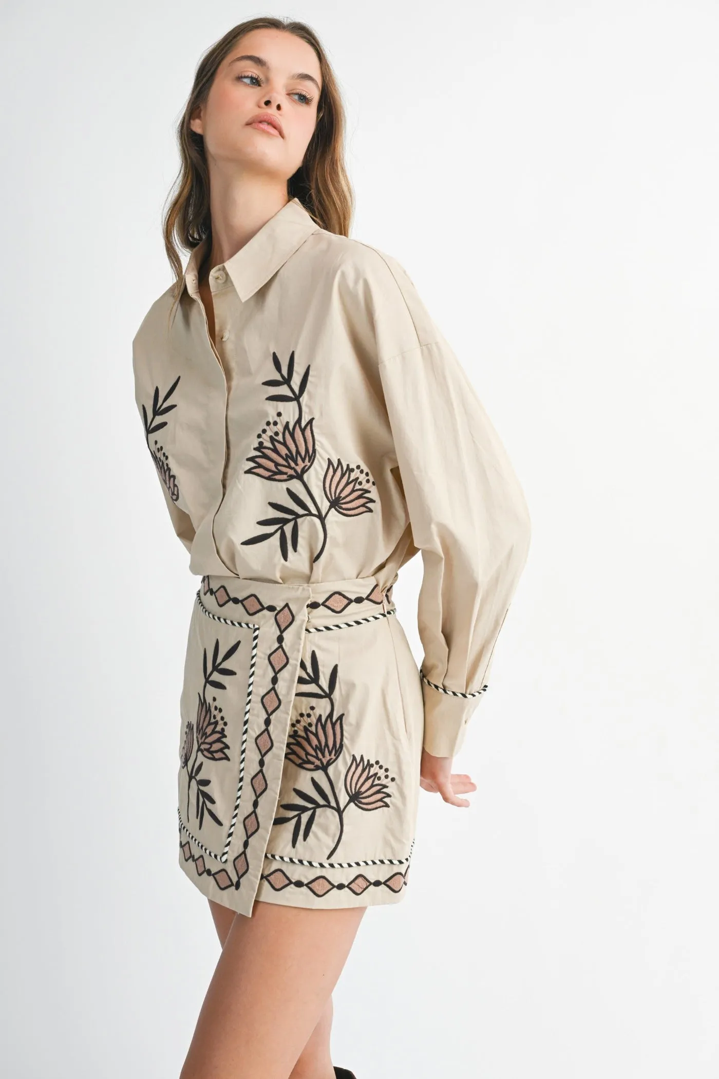 Modern Wardrobe JENNY EMBROIDERED MINI SKIRT