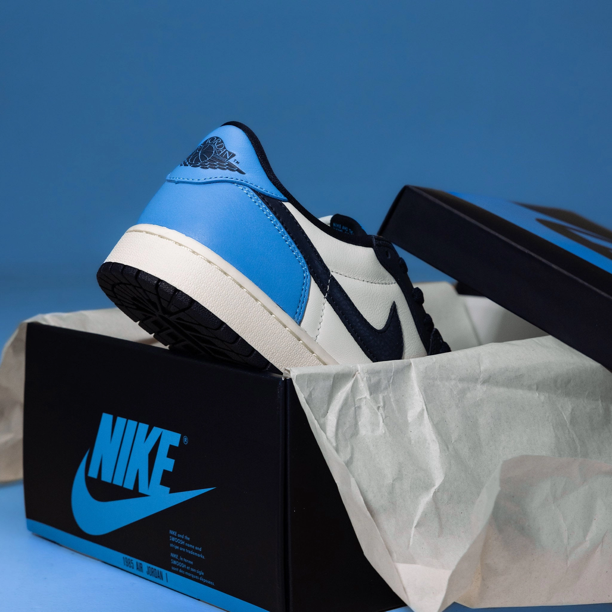 Jordan 1 Low OG Obsidian UNC