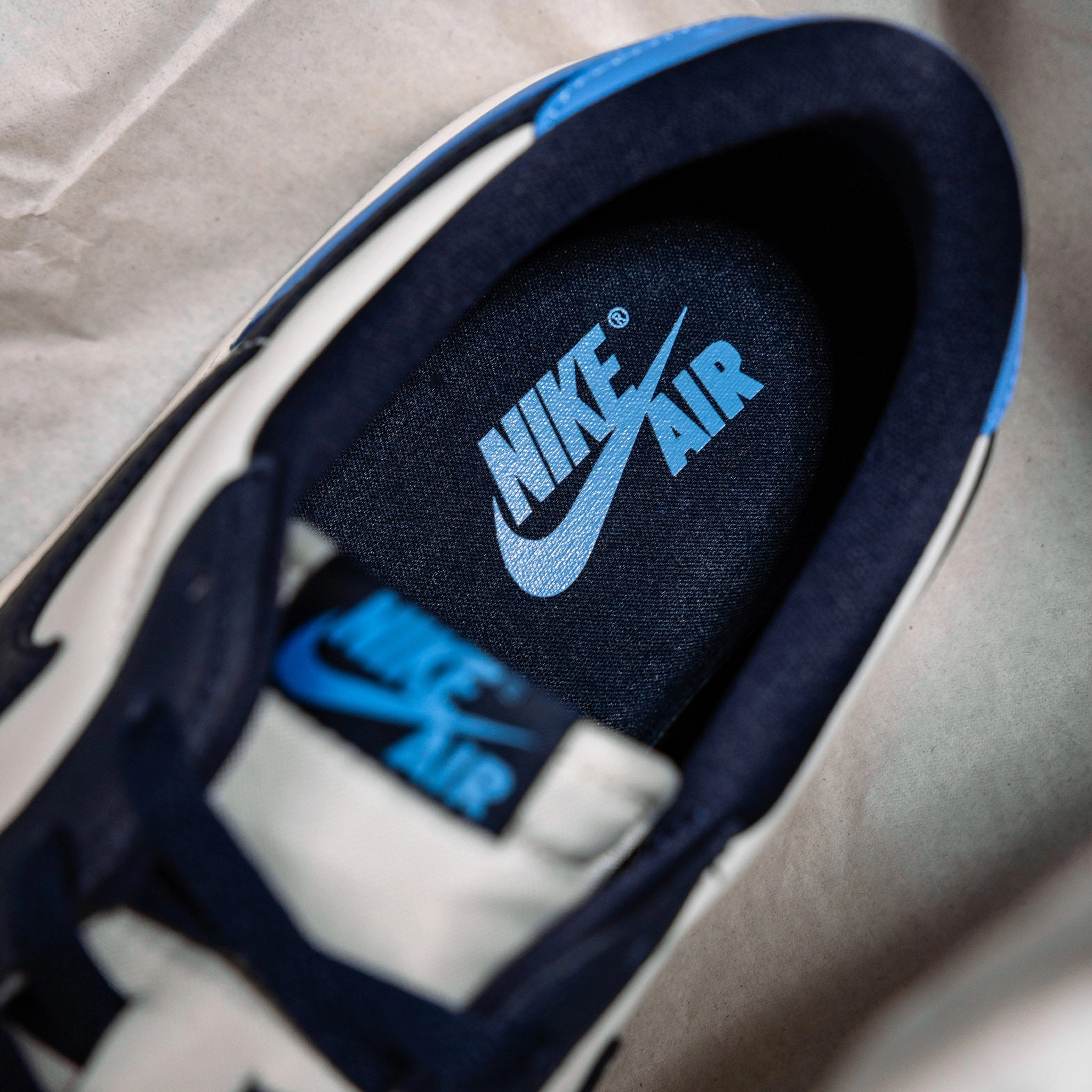 Jordan 1 Low OG Obsidian UNC