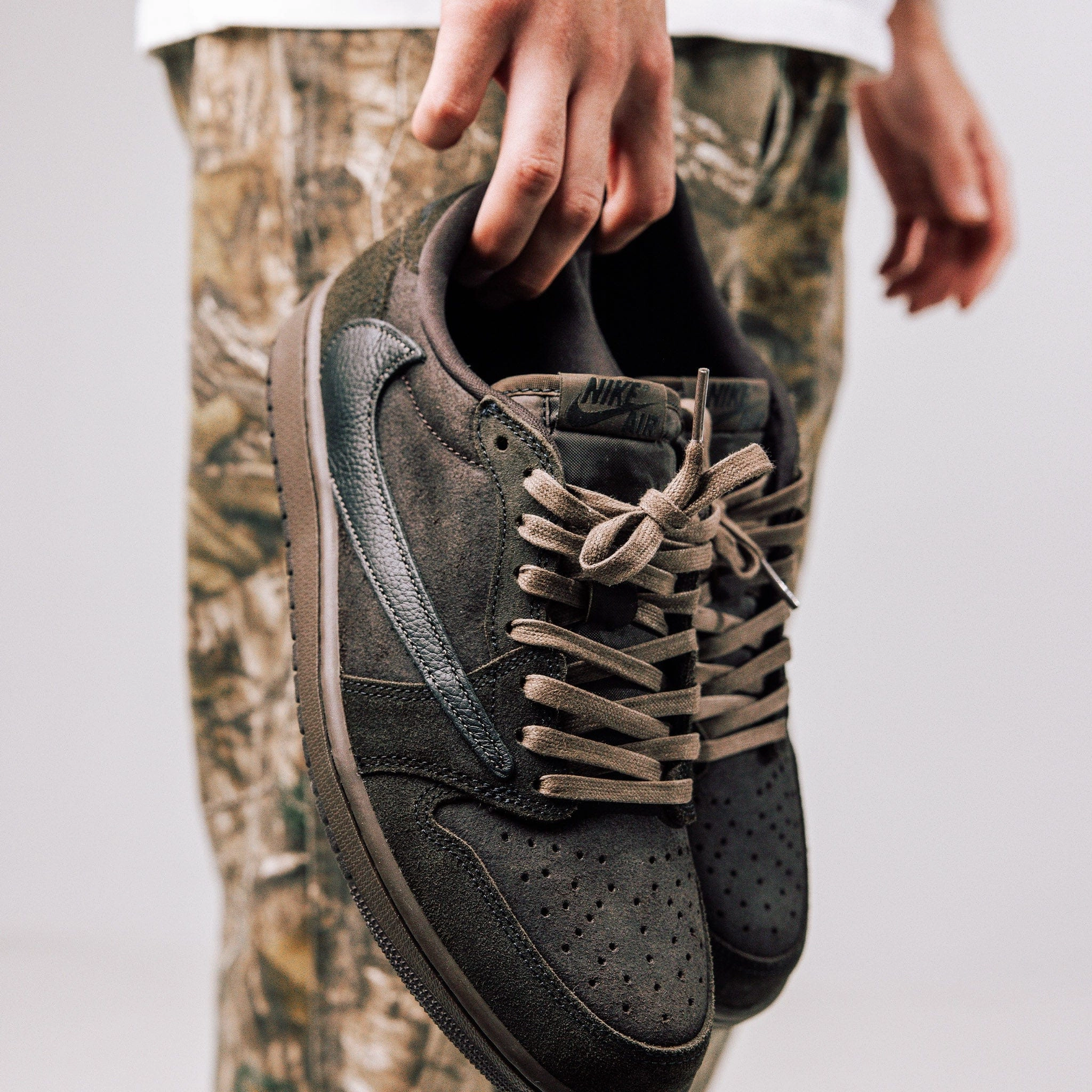 Jordan 1 Retro Low OG SP Travis Scott Velvet Brown