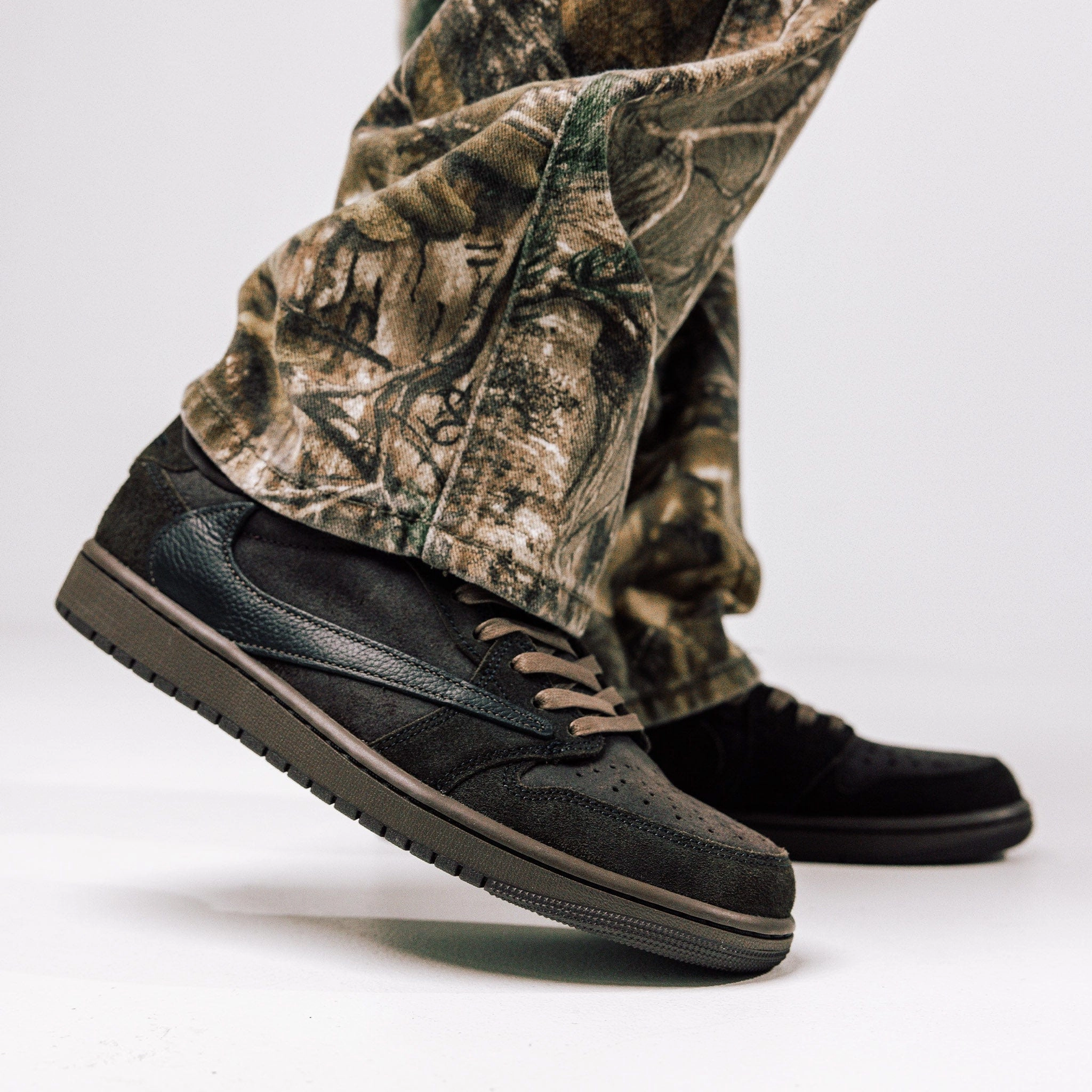 Jordan 1 Retro Low OG SP Travis Scott Velvet Brown