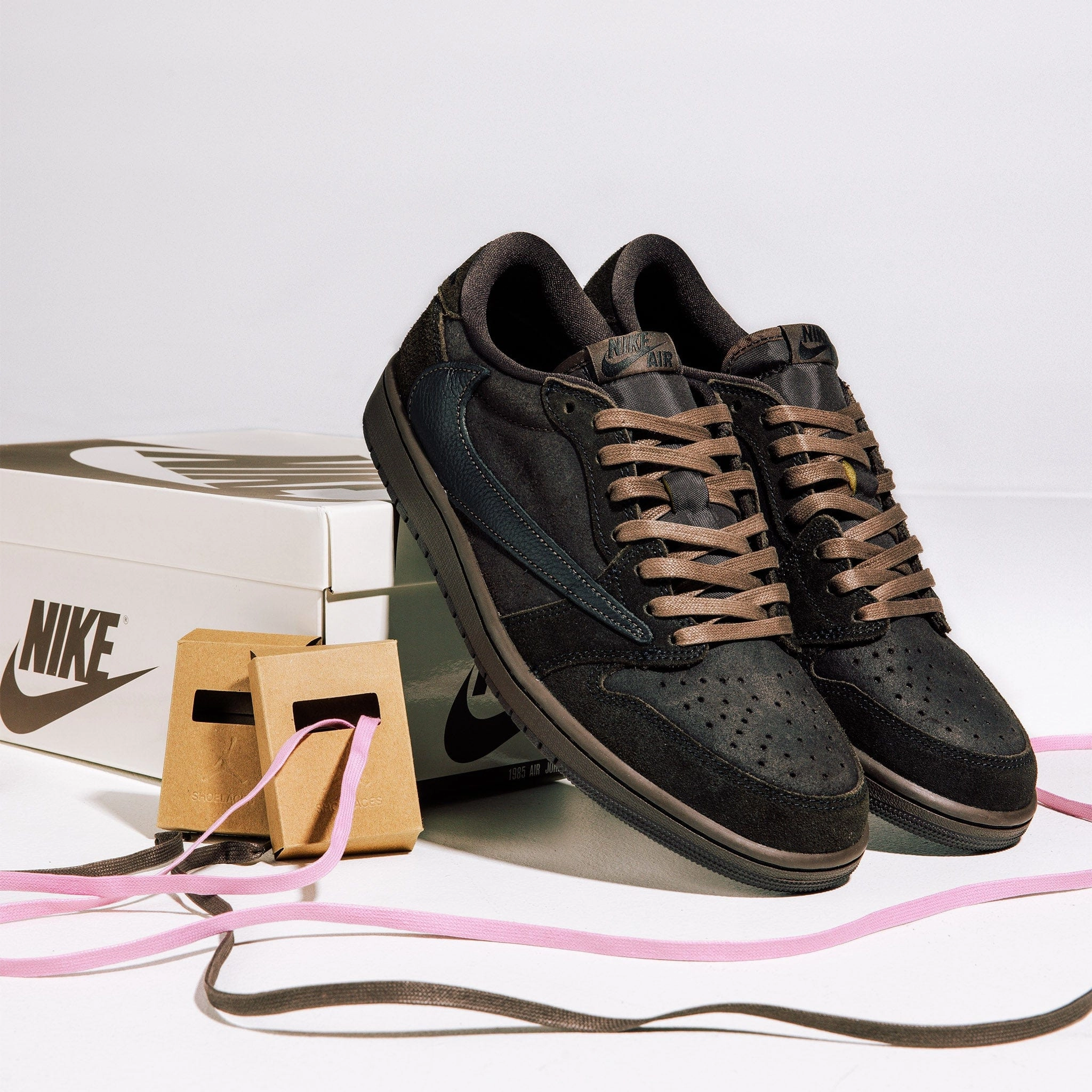 Jordan 1 Retro Low OG SP Travis Scott Velvet Brown