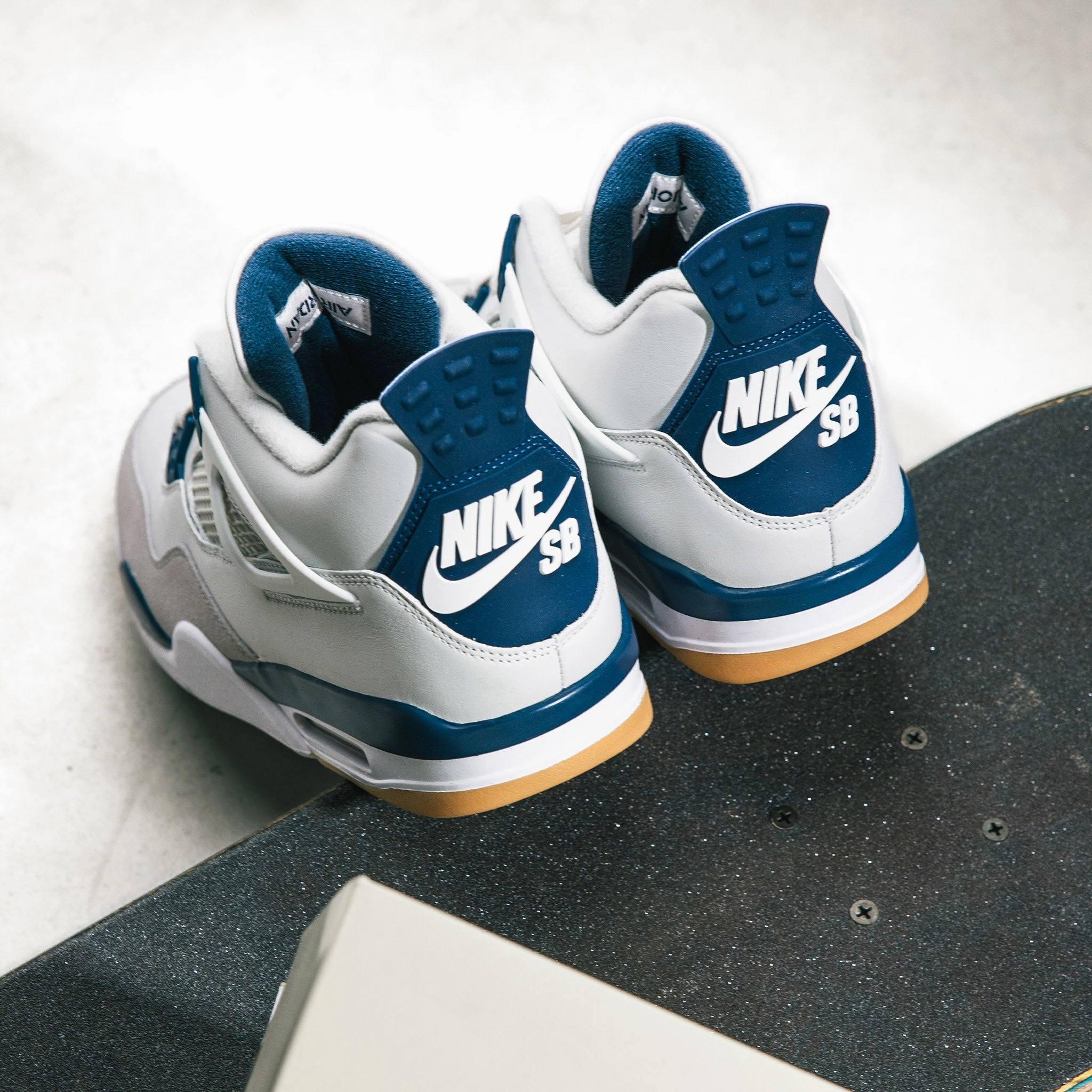 Jordan 4 Retro SB Navy