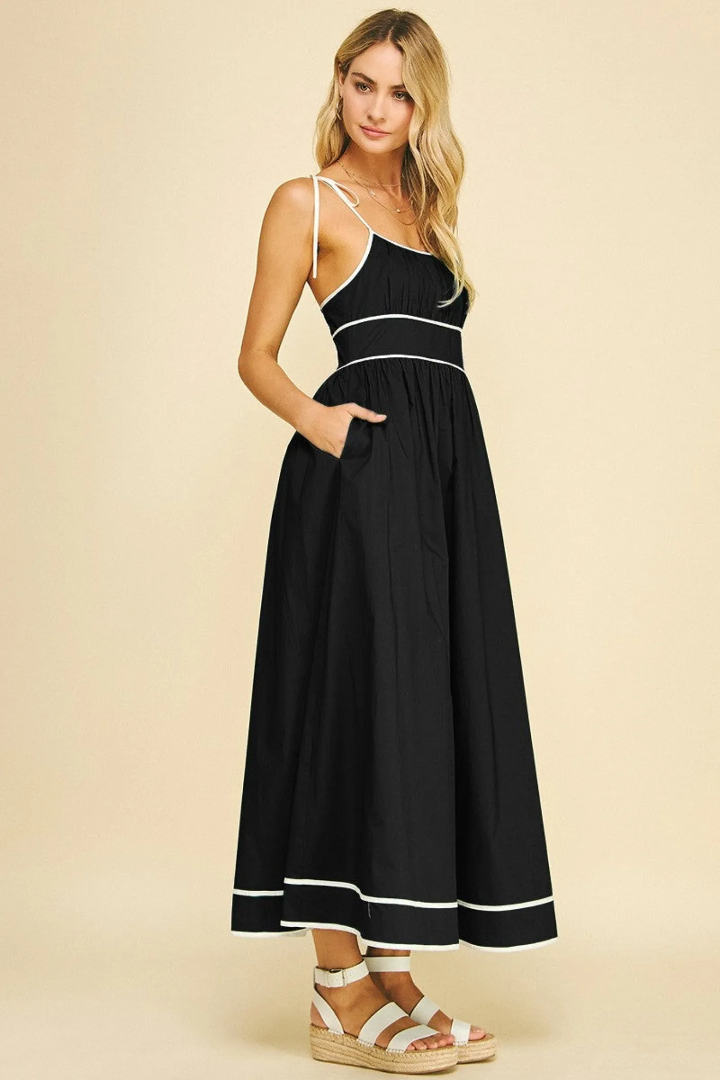 Smart and Relaxed Curve-Enhancing LAURA CONTRAST MAXI DRESS