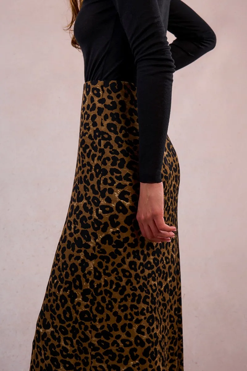 Stretch Waist Bold Cut Leopard Knit Maxi Skirt in Khaki