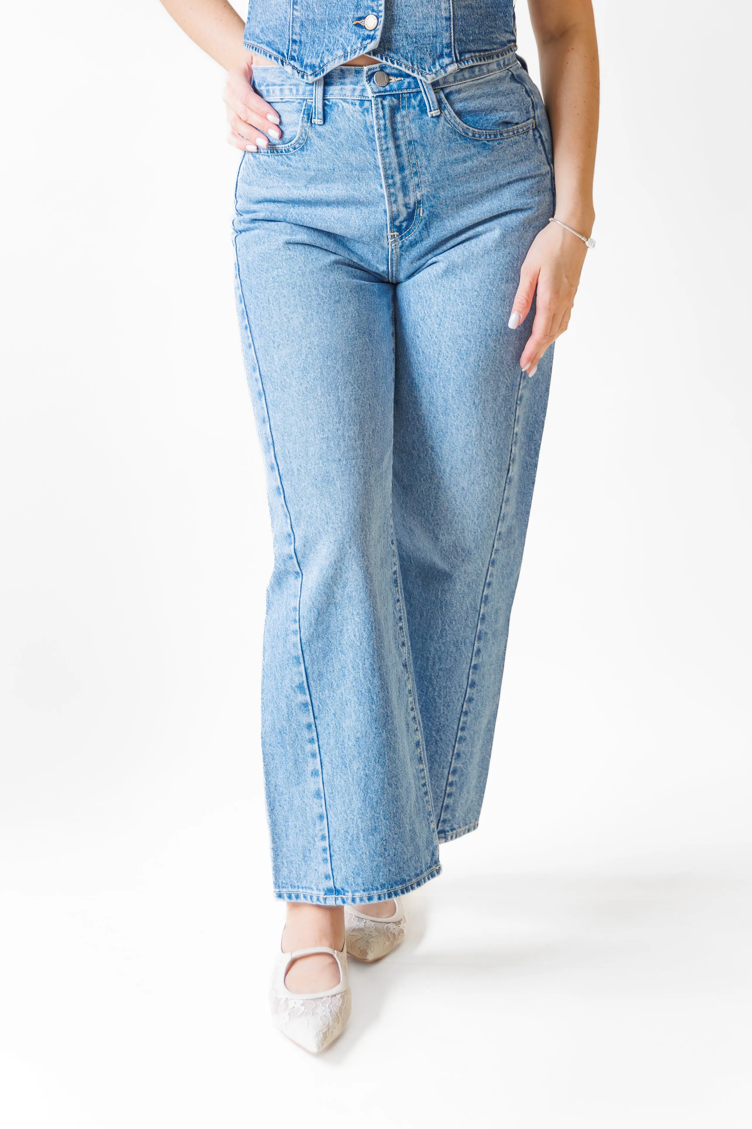 CARRIE RELAXED BARREL JEANS Hidden Rivet Details Fade Resistant Wash