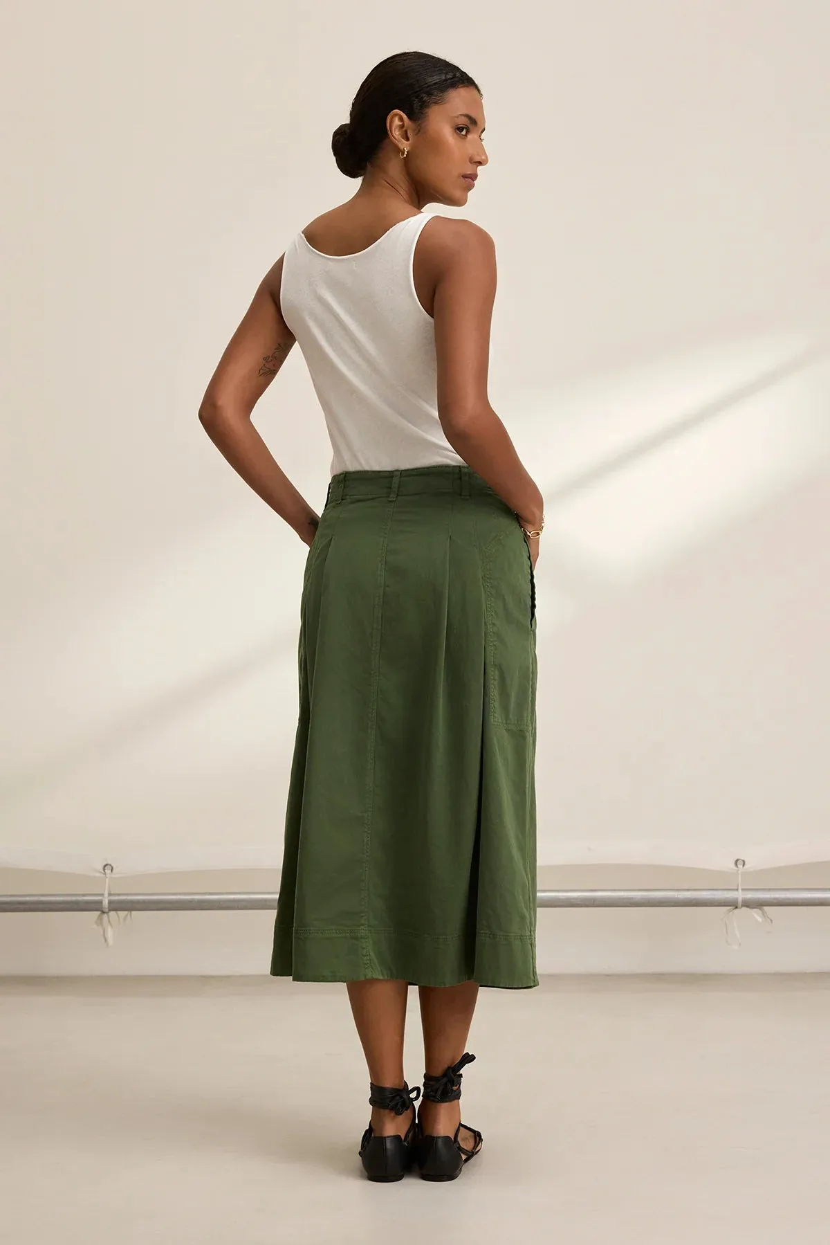 Chafe Resistant Simple Flow Lilian Skirt in Olive
