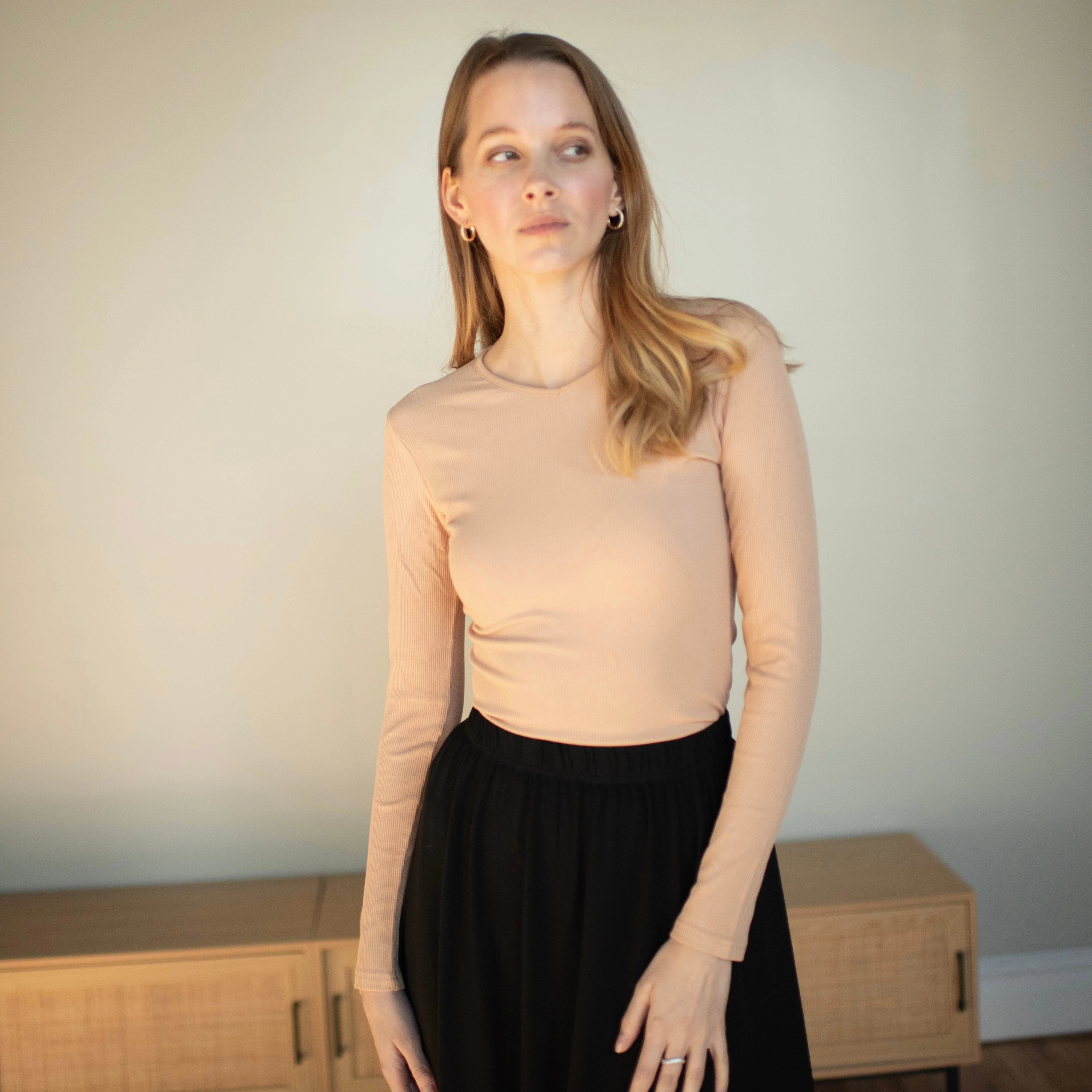 Sustainable Manufacturing FlexibleCollar Ribbed V-neck Tee | Oatmeal