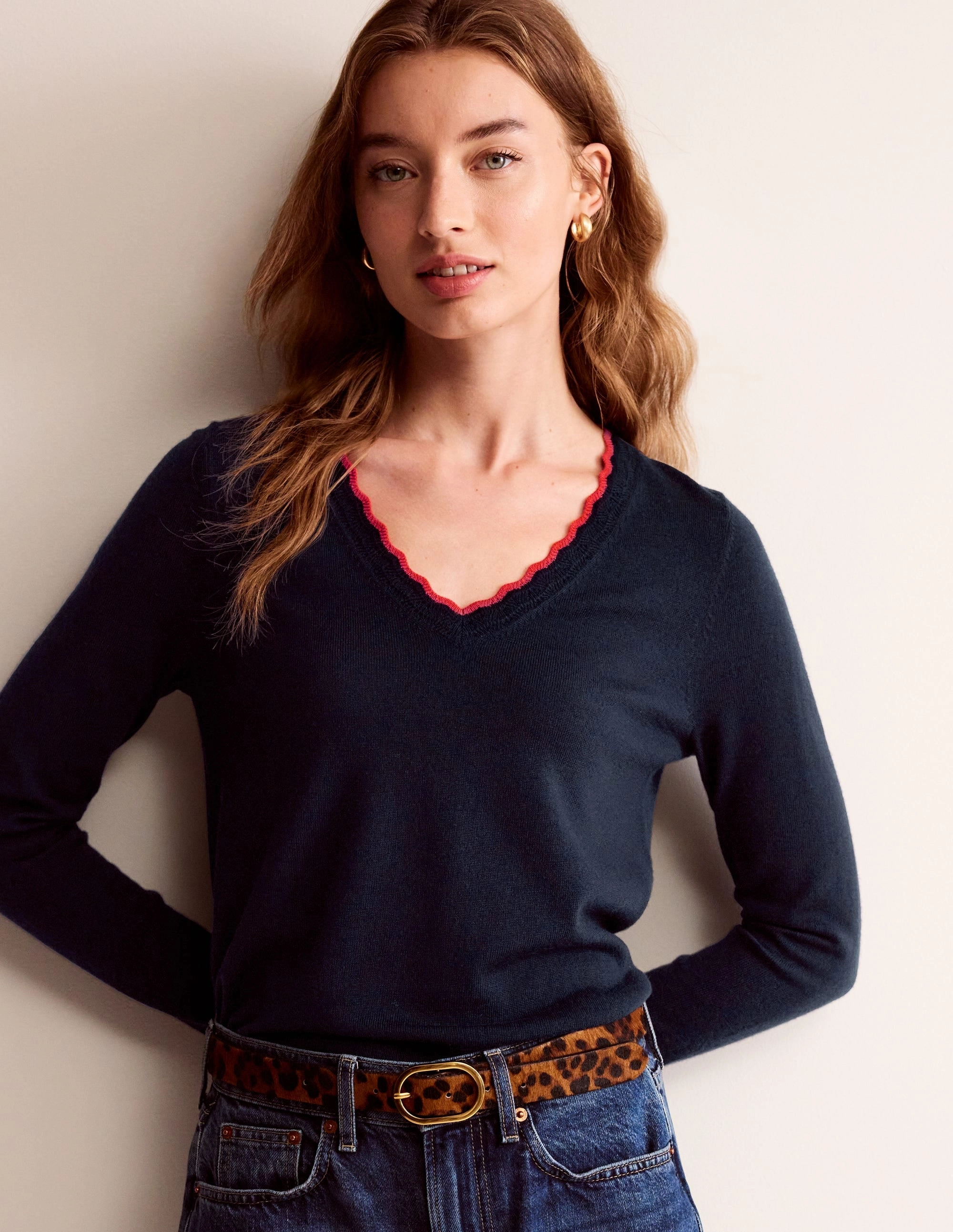Chic Style Merino Scallop V-Neck Jumper-Navy