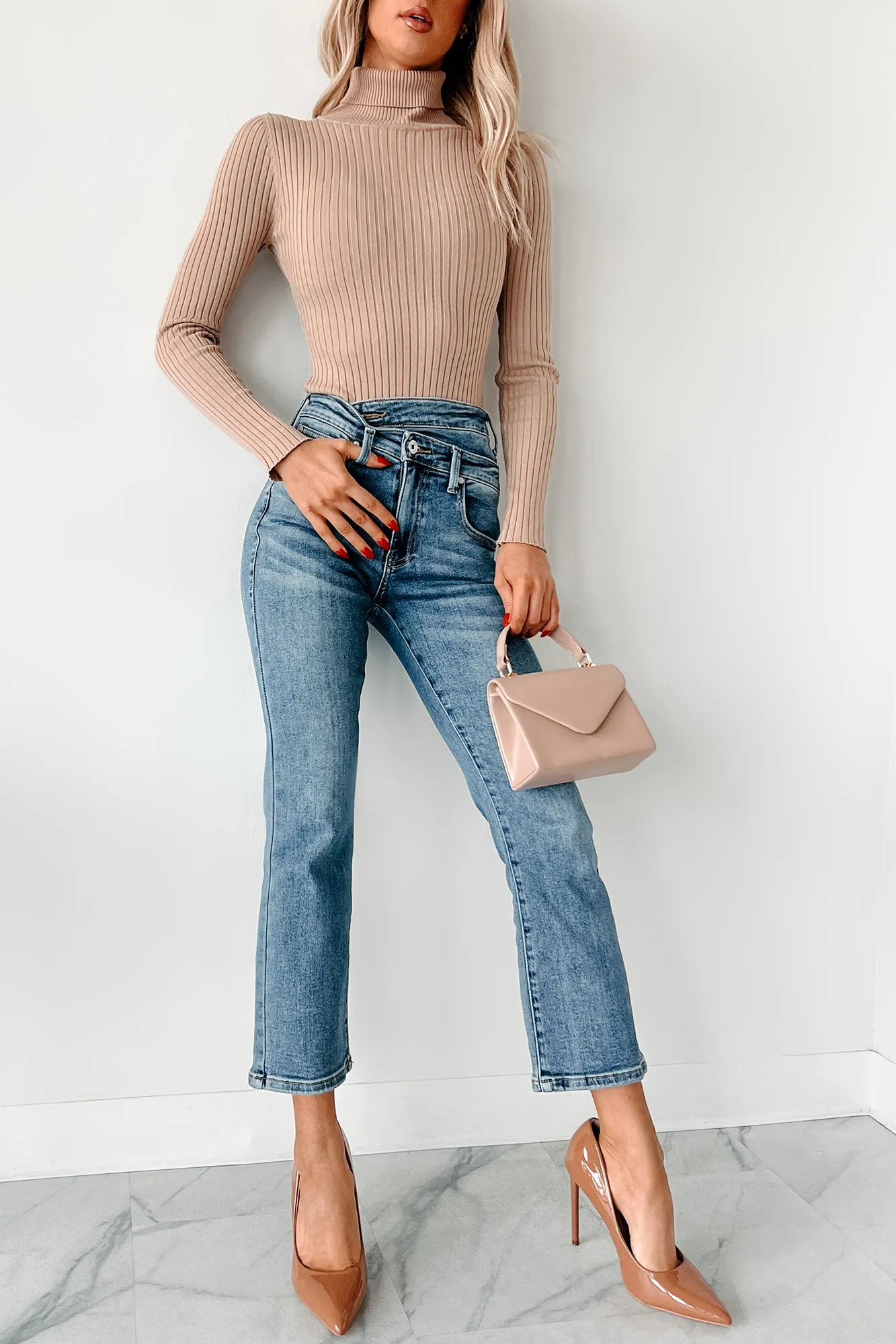 Novie High Rise Cross-Over Waist Special A Jeans (Medium Light) Clean Shape Everyday Favorite