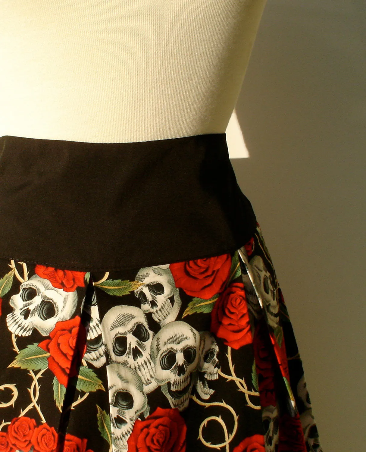 Pinup Skulls and Roses Skirt(red roses) S-RS747 HighRiseWaist