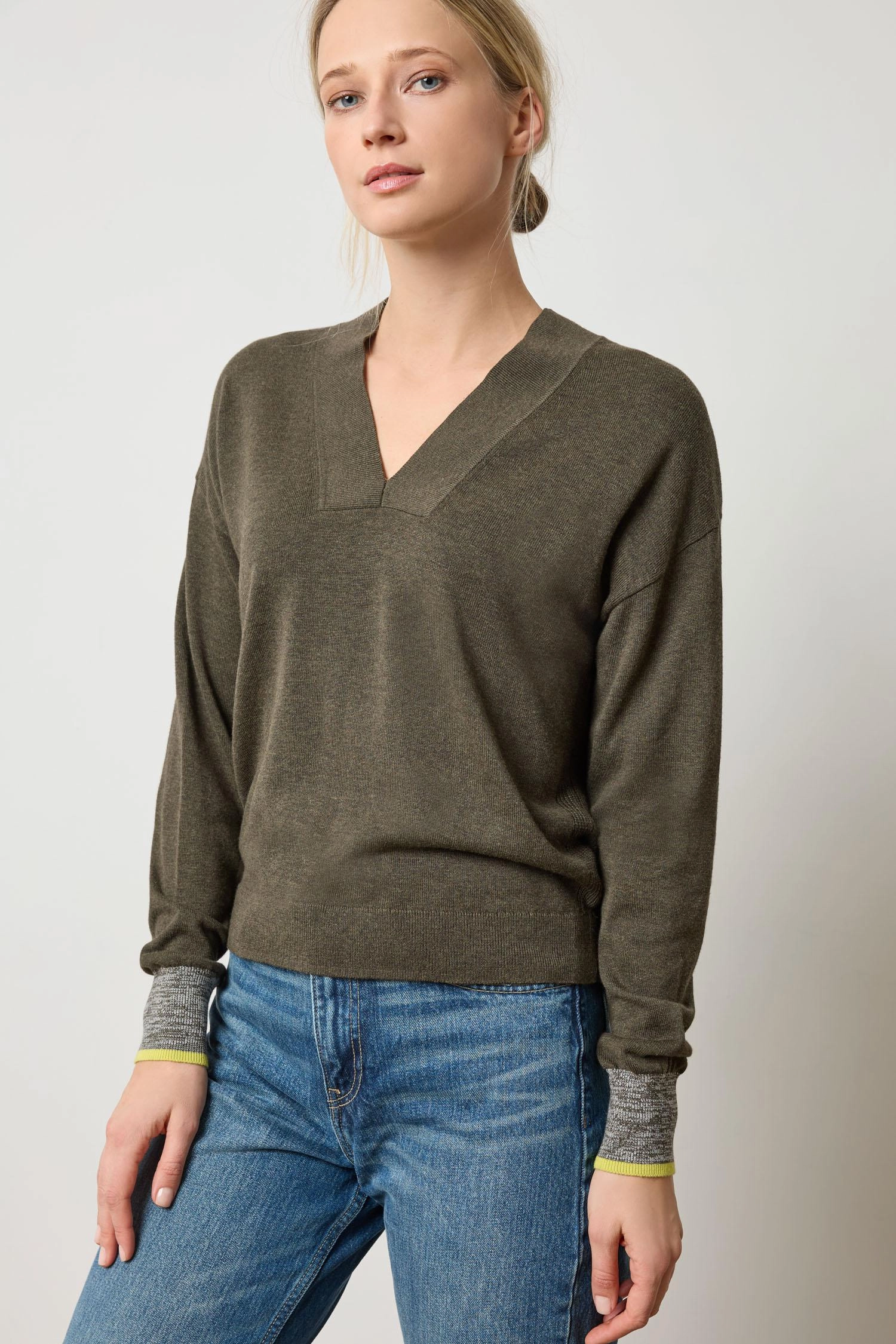 Erasable Surface Coating Durable Interlock Stitch V-Neck Pullover Sweater in Fir