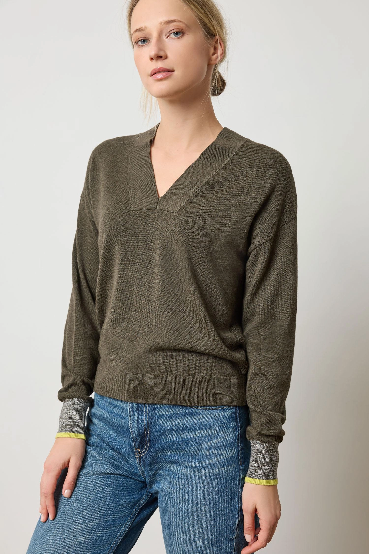 V-Neck Pullover Sweater in Fir elegant design Double Needle Hemming